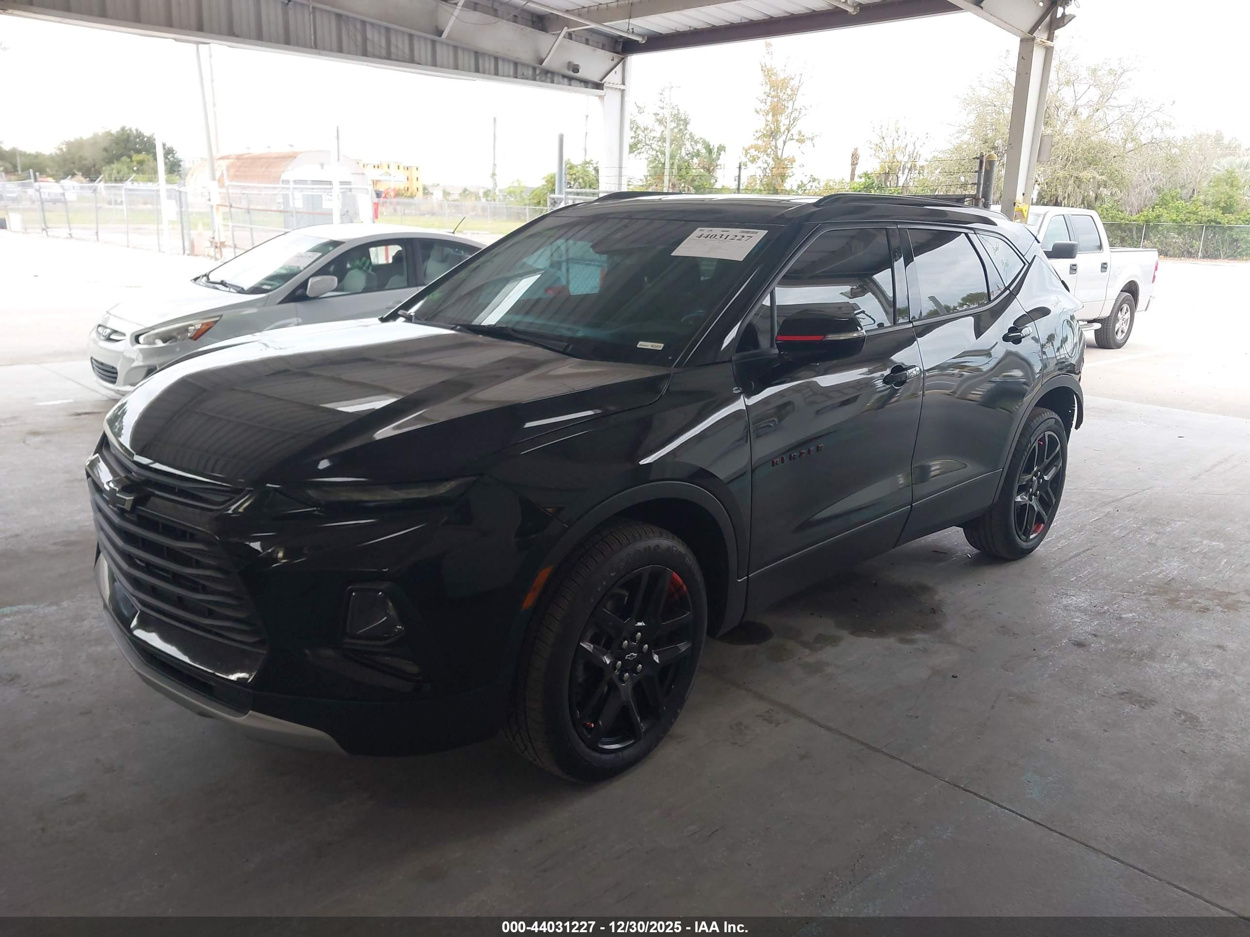 CHEVROLET BLAZER image 2