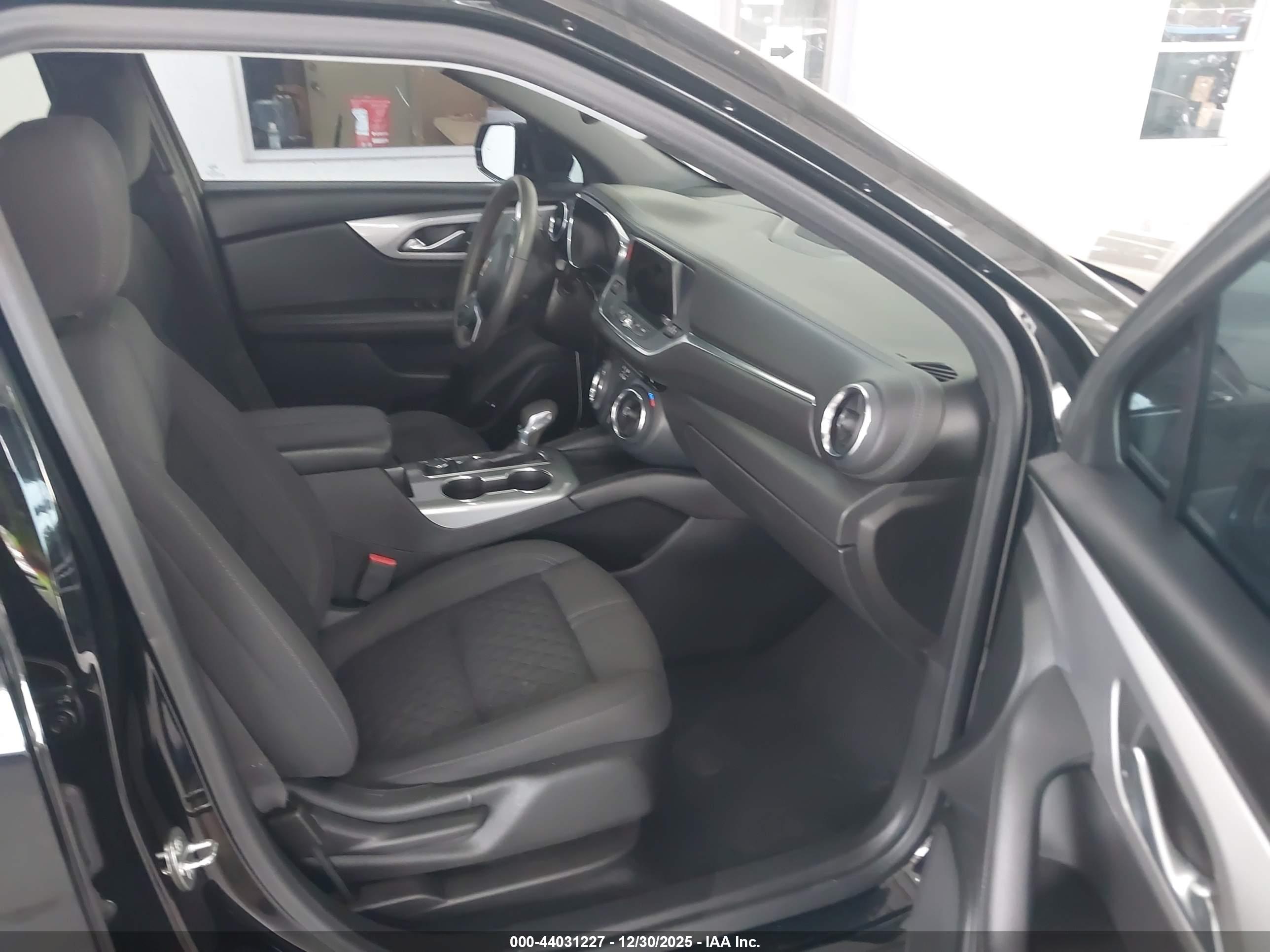 CHEVROLET BLAZER image 5