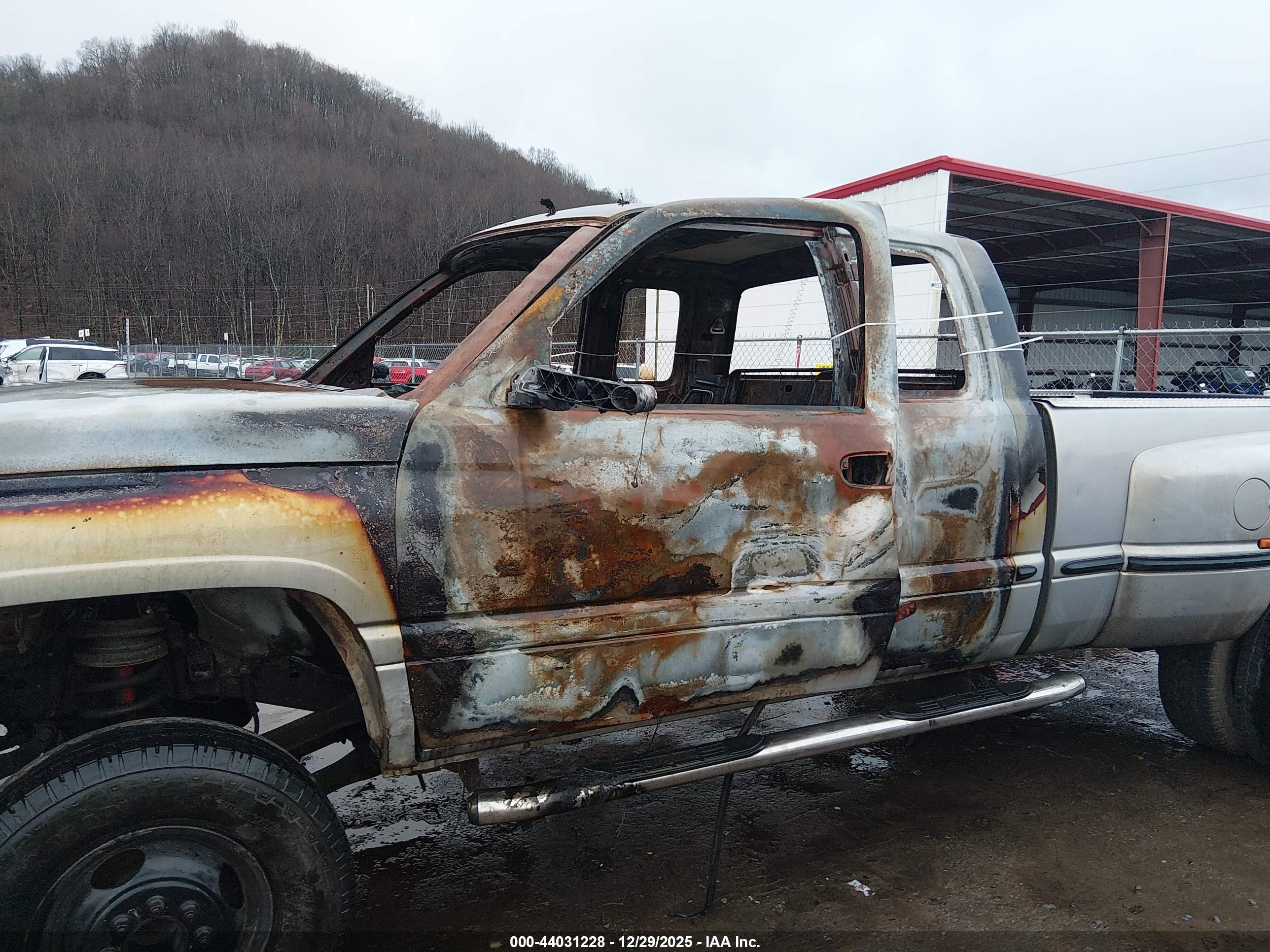 DODGE RAM image 6