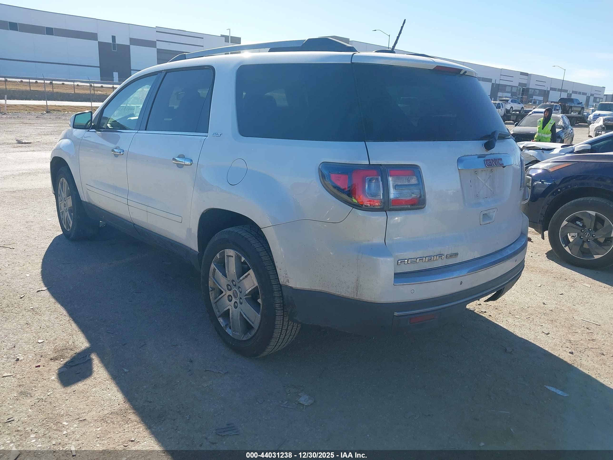 GMC ACADIA image 3