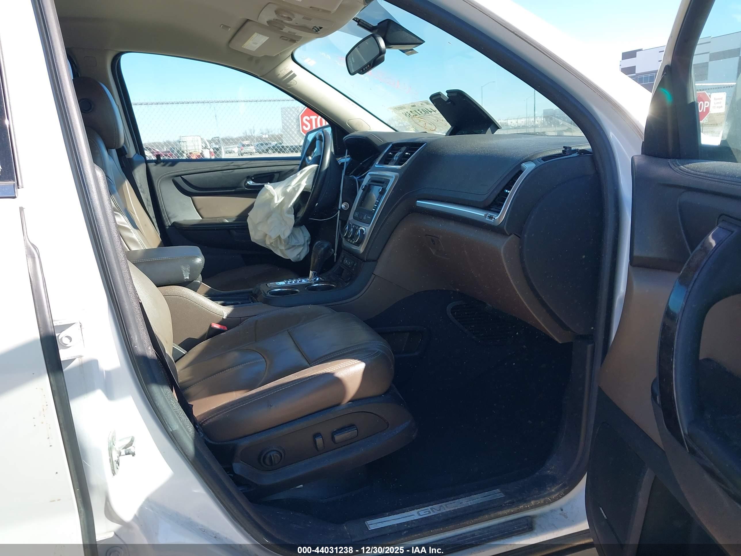 GMC ACADIA image 5