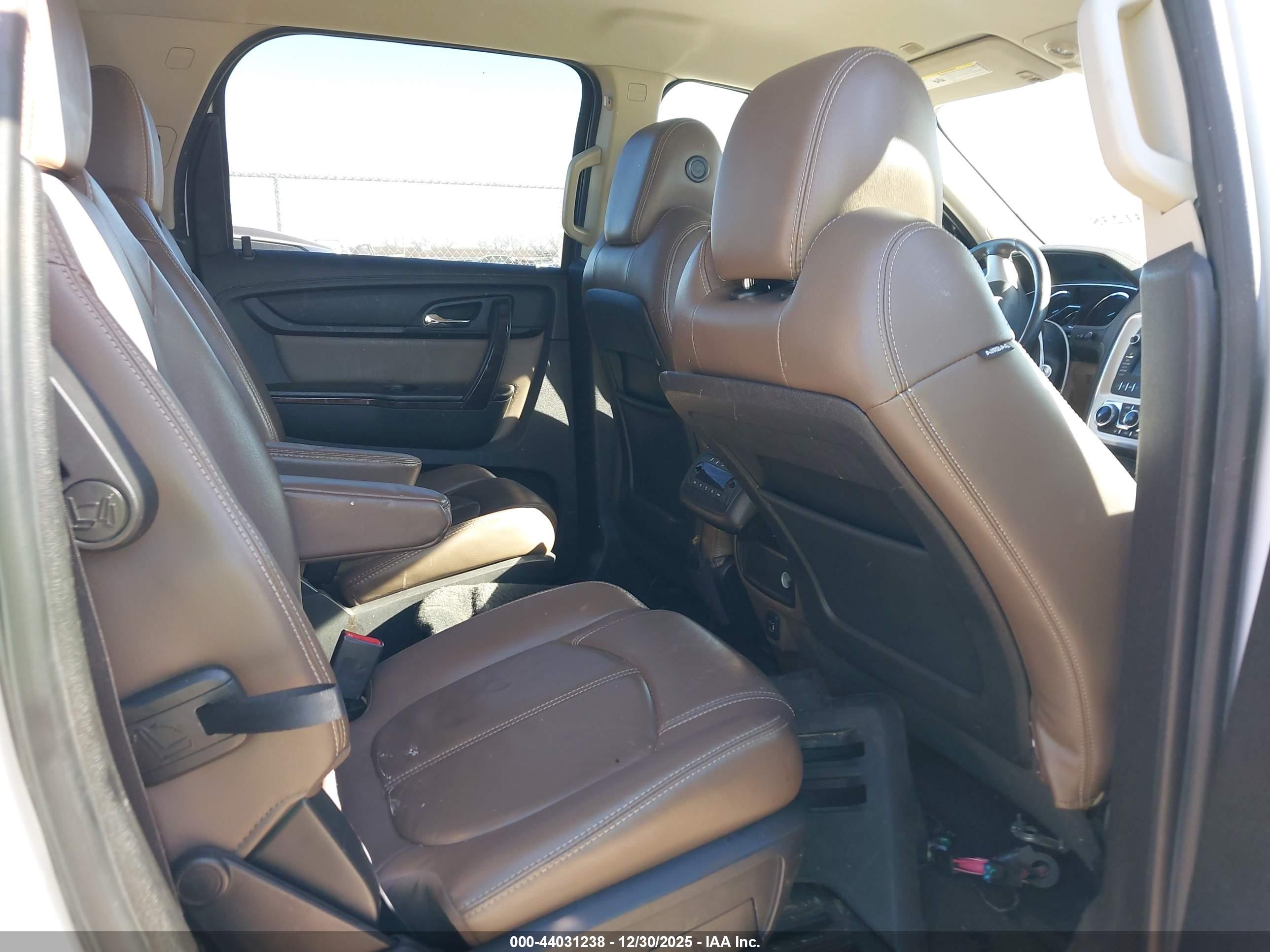 GMC ACADIA image 8