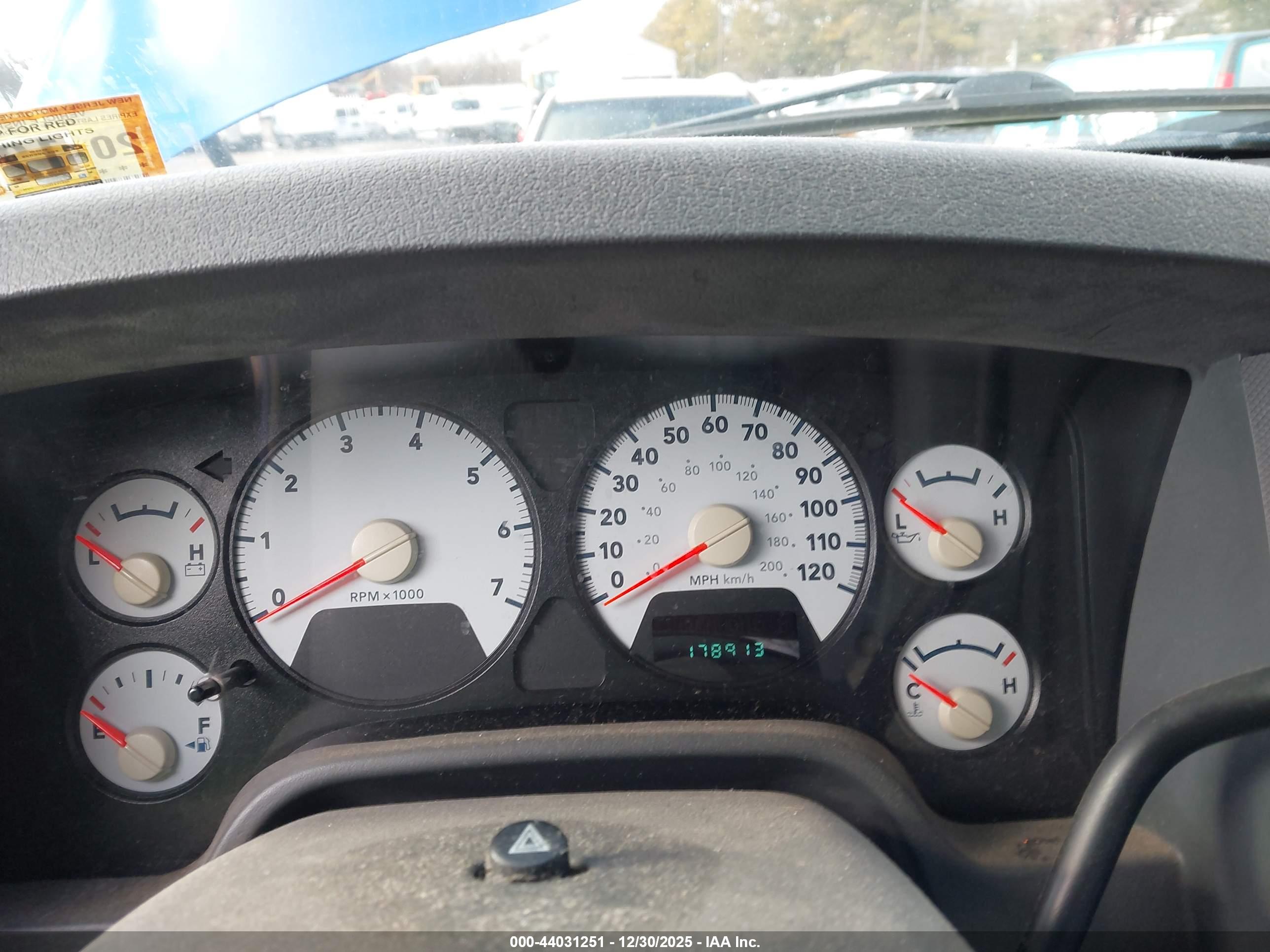 DODGE RAM image 7