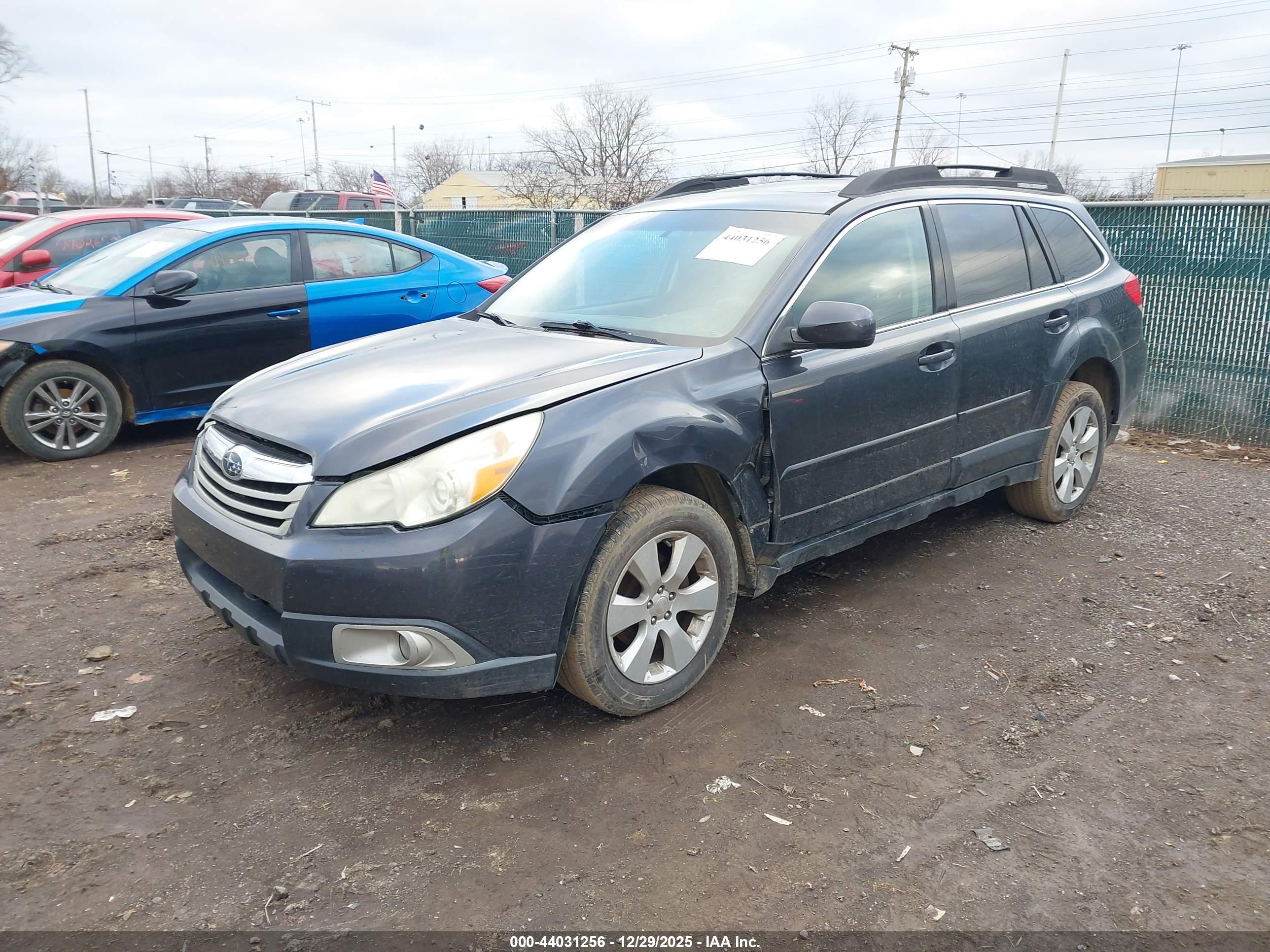 SUBARU OUTBACK image 2