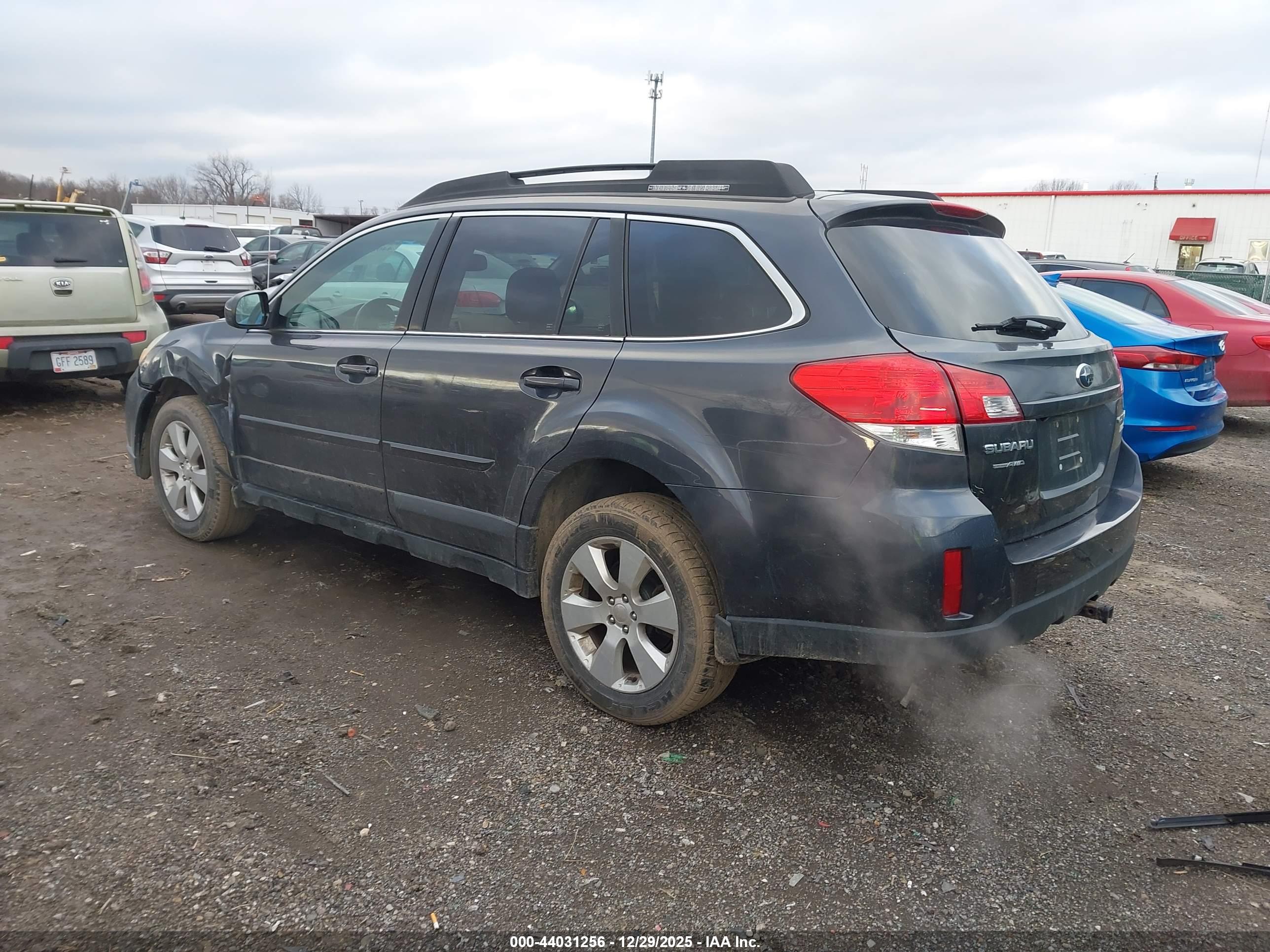SUBARU OUTBACK image 3