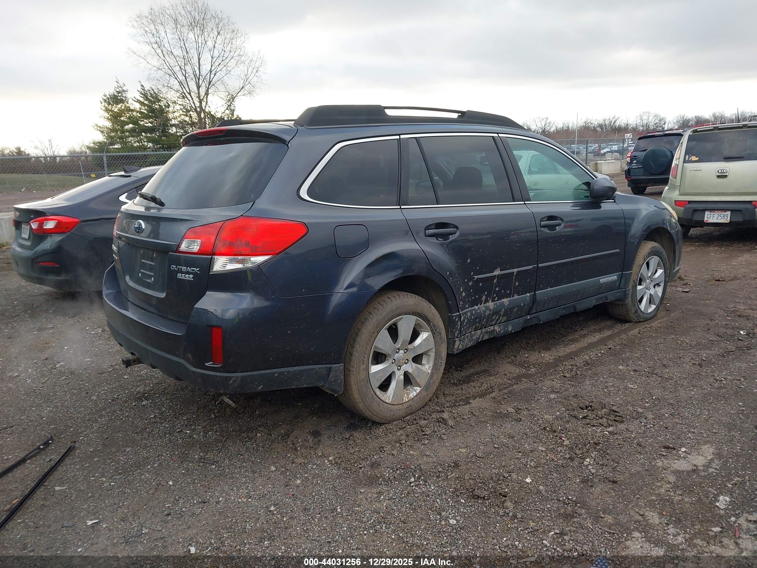 SUBARU OUTBACK image 4