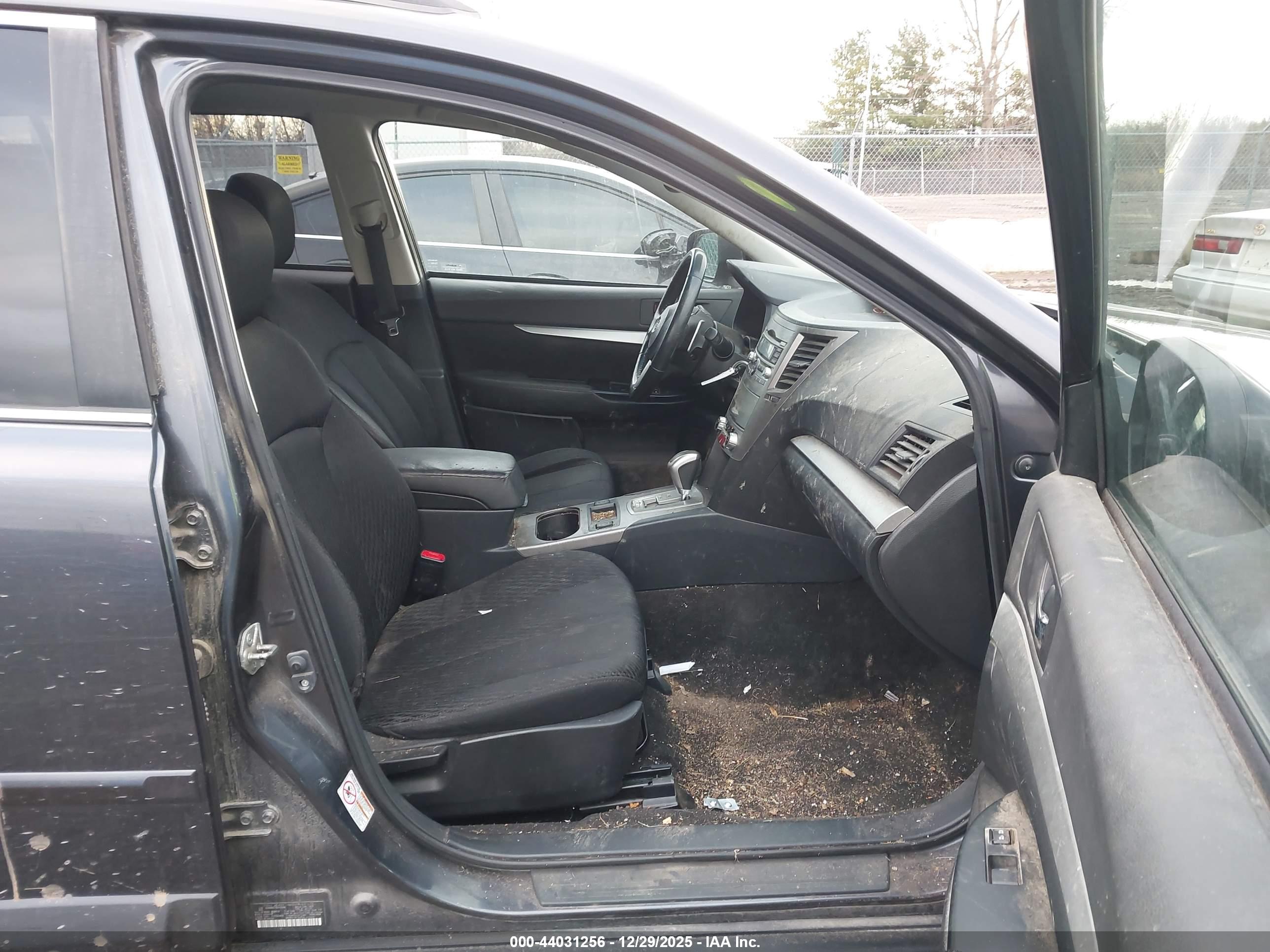 SUBARU OUTBACK image 5