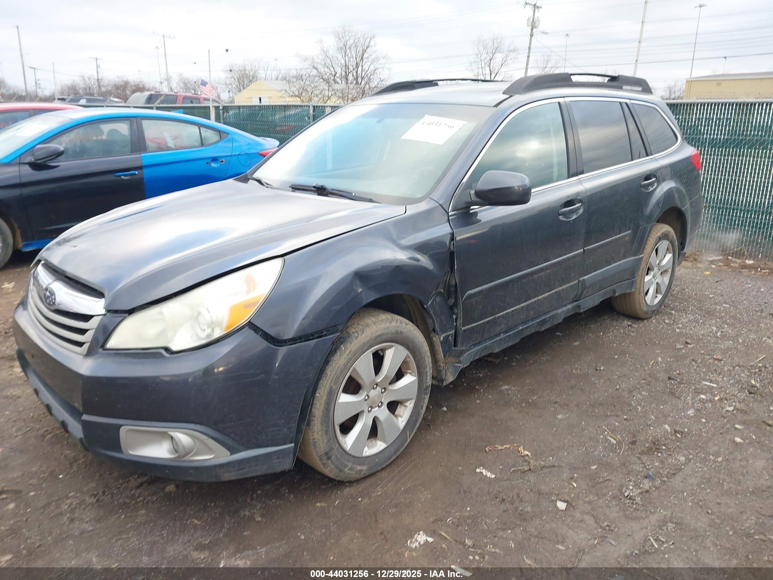 SUBARU OUTBACK image 6