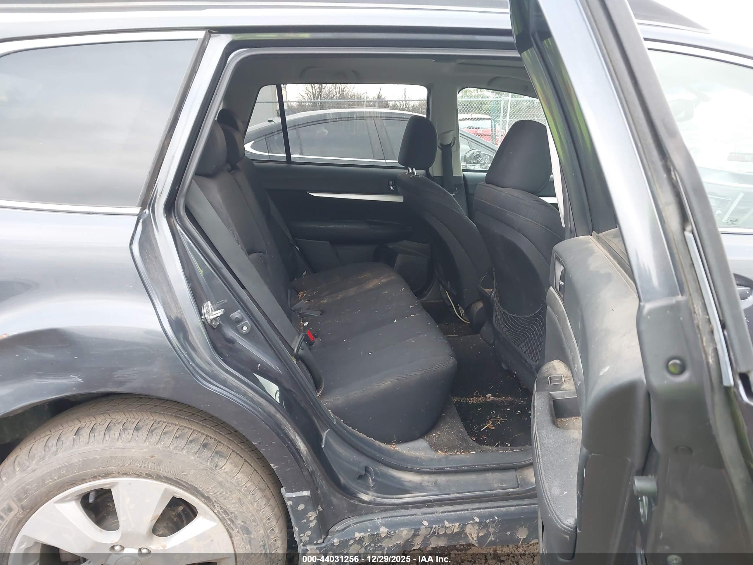 SUBARU OUTBACK image 8