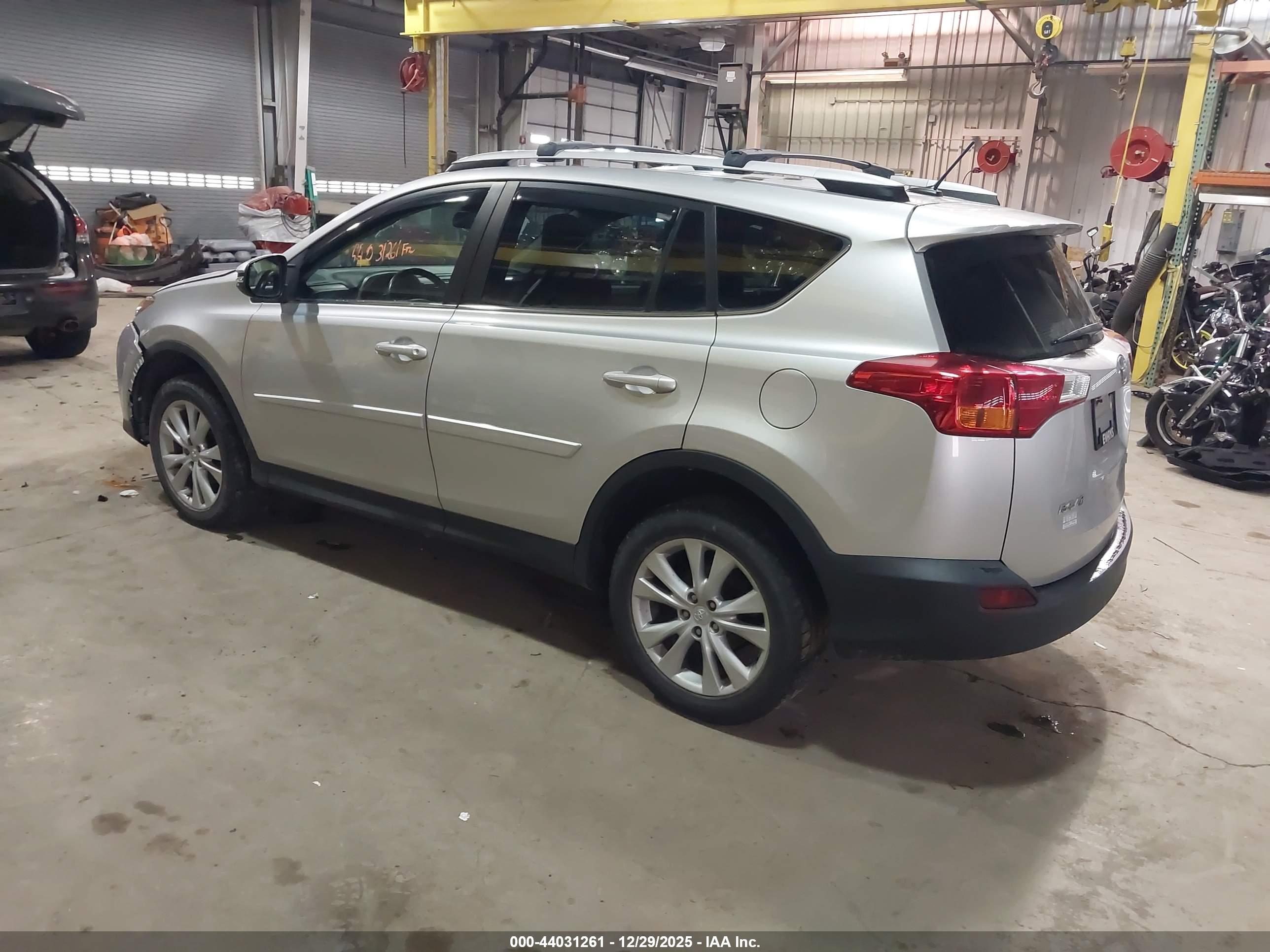 TOYOTA RAV4 image 3