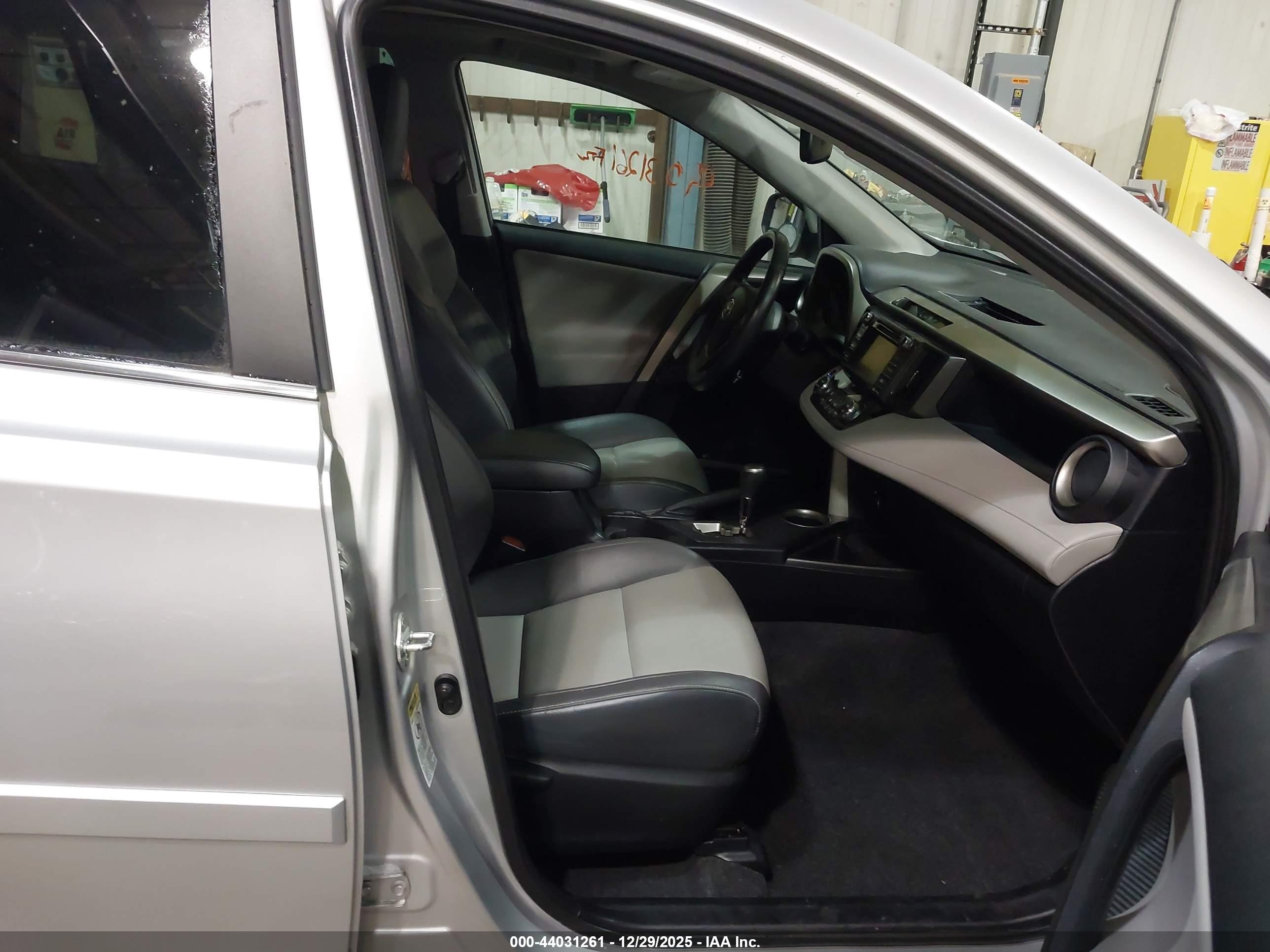 TOYOTA RAV4 image 5