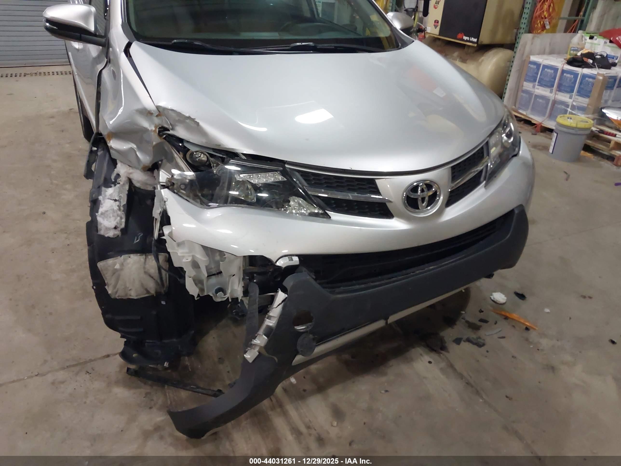 TOYOTA RAV4 image 6