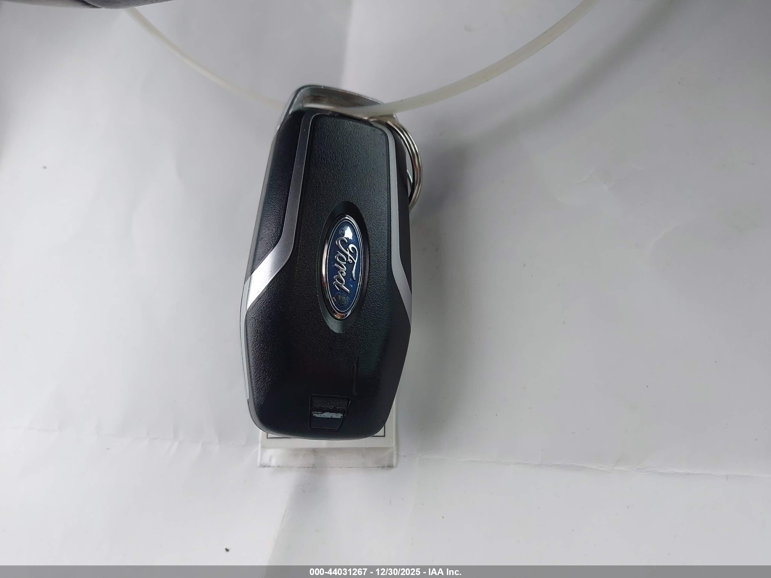 FORD FUSION image 11