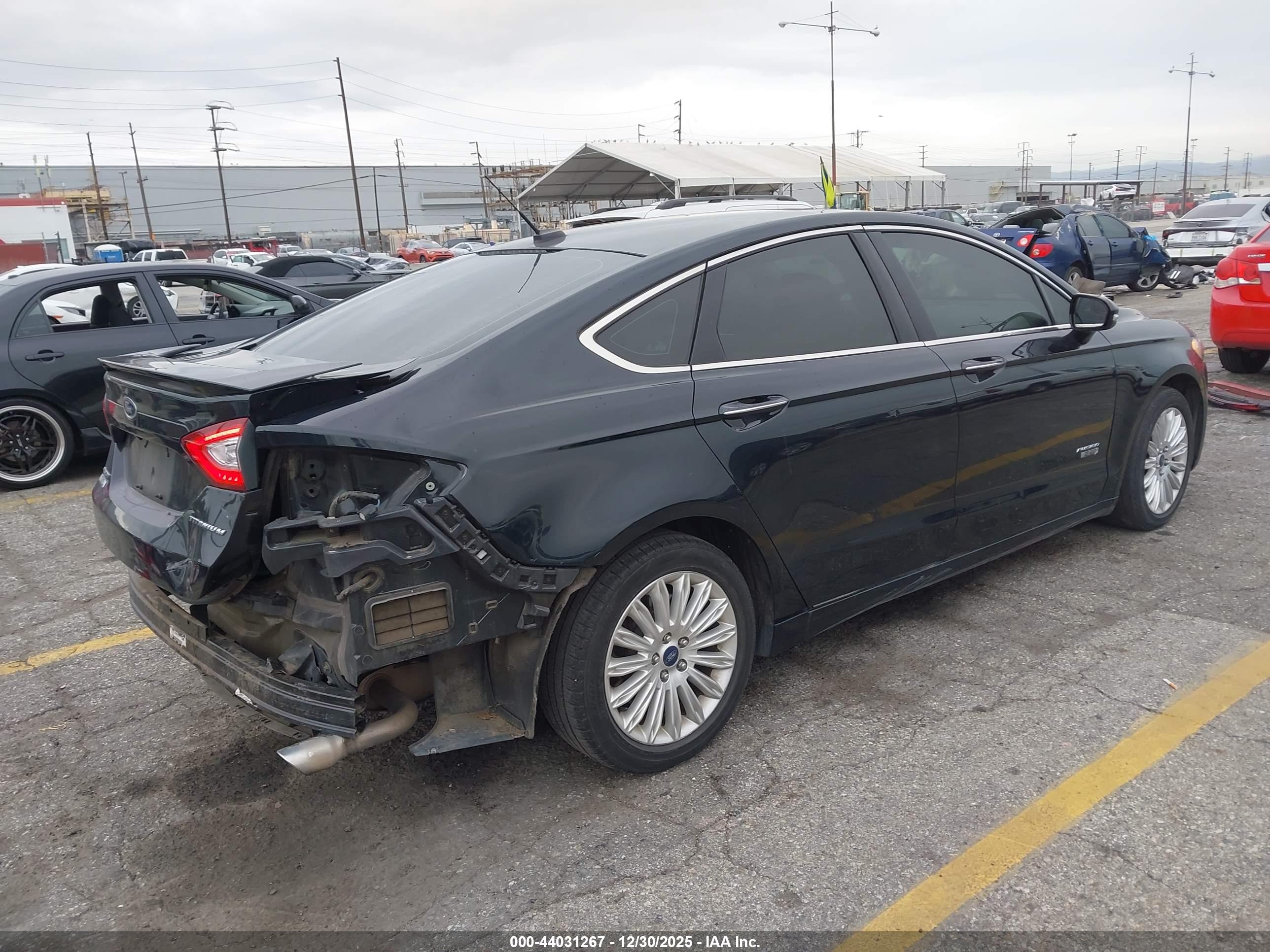 FORD FUSION image 4