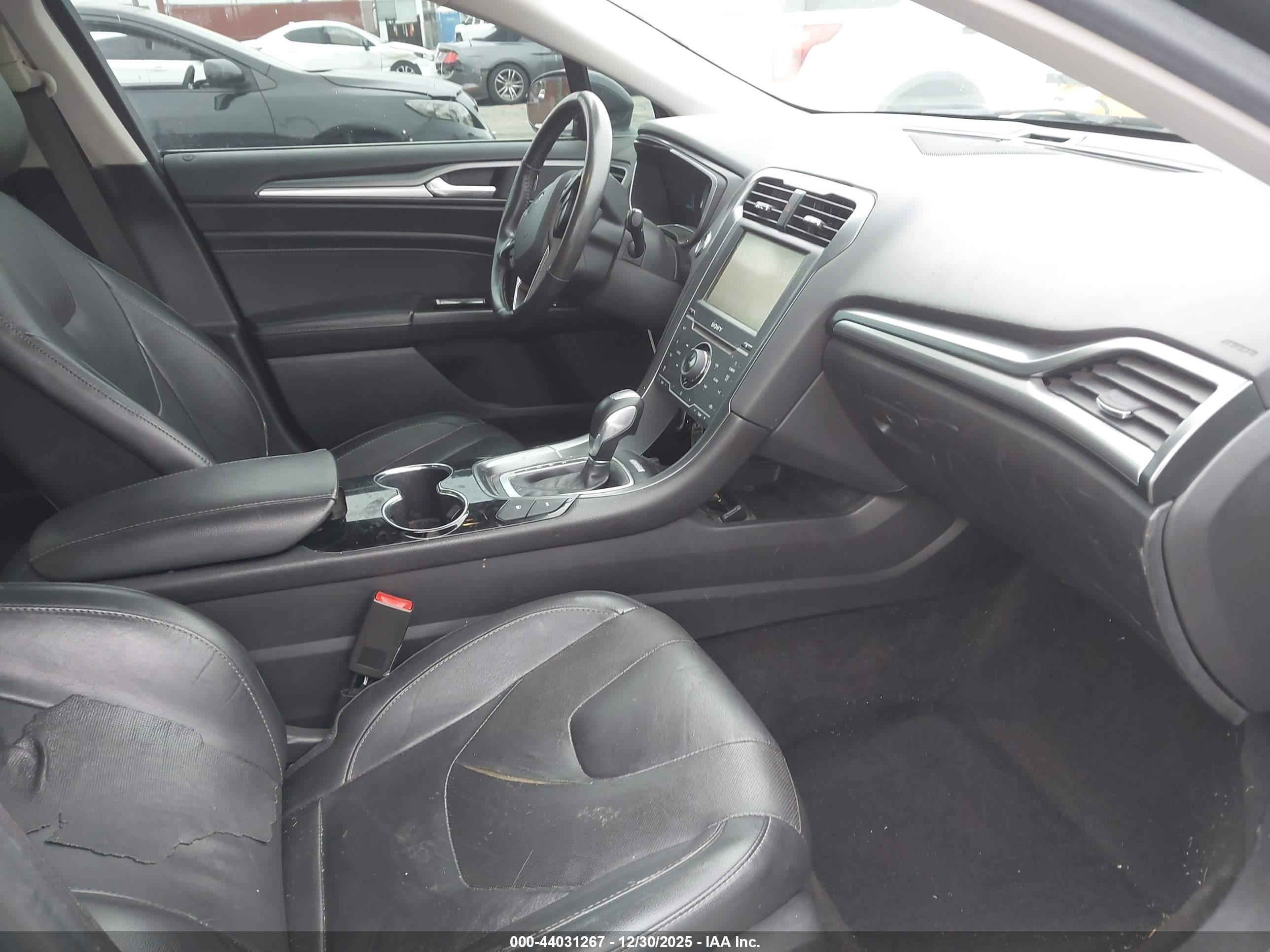FORD FUSION image 5