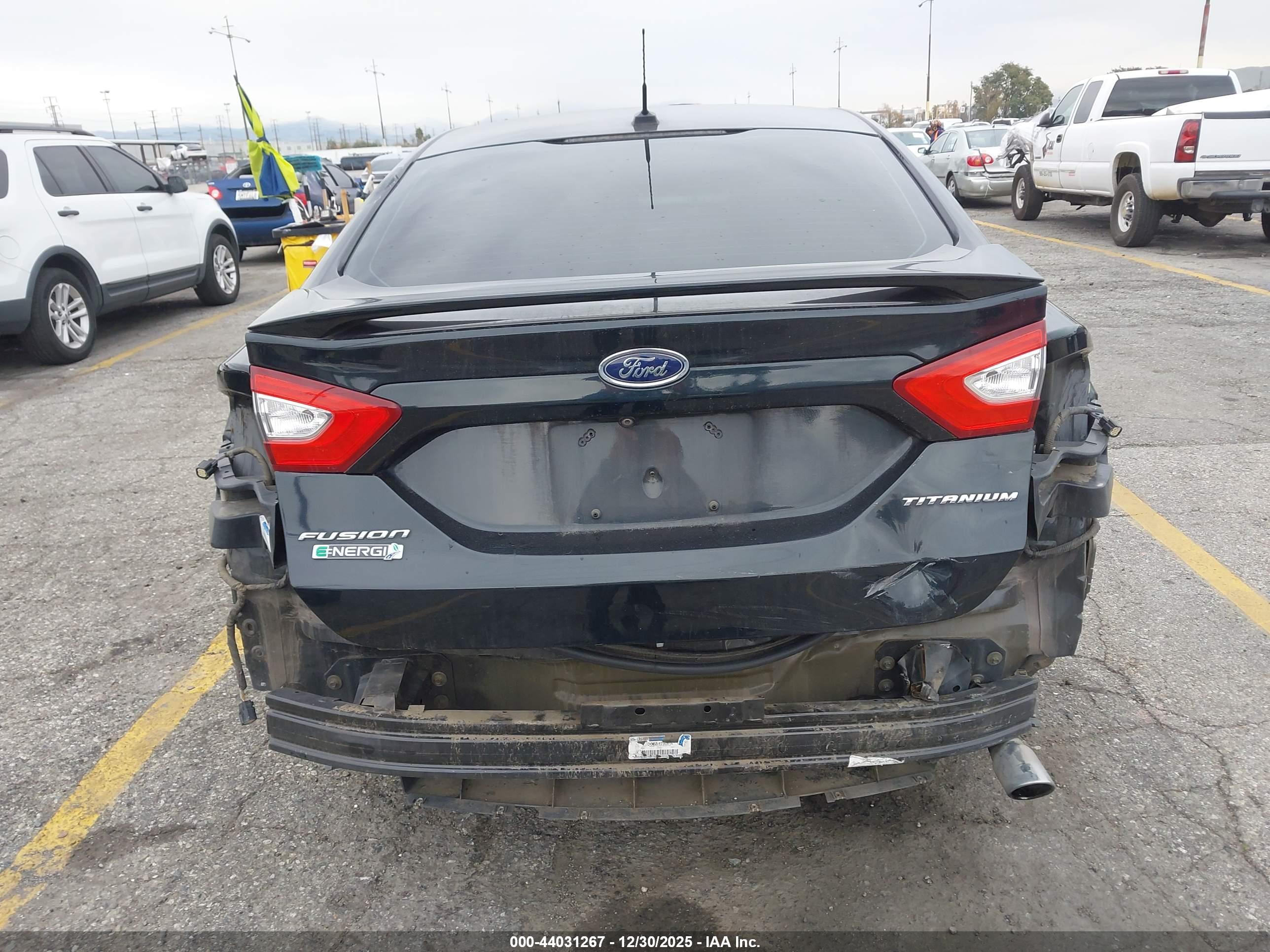 FORD FUSION image 6