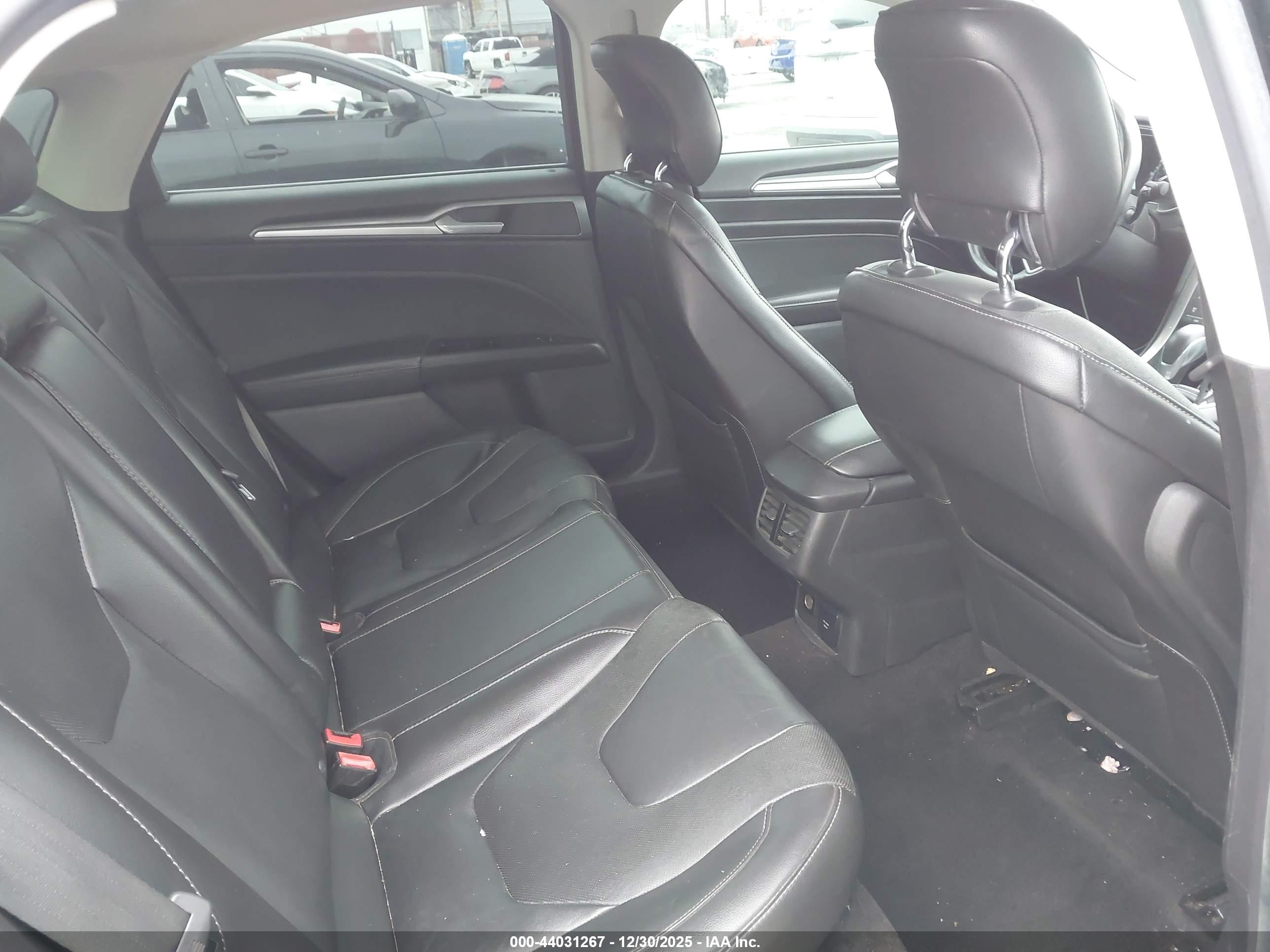 FORD FUSION image 8