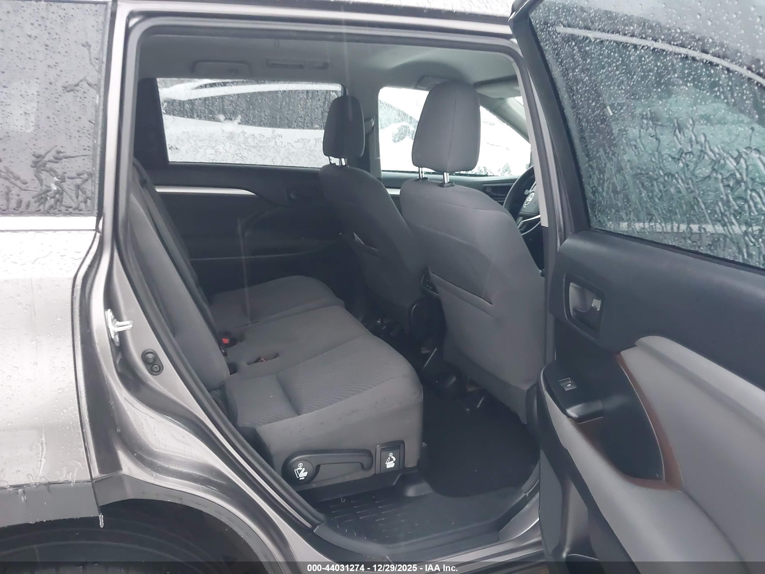 TOYOTA HIGHLANDER image 8