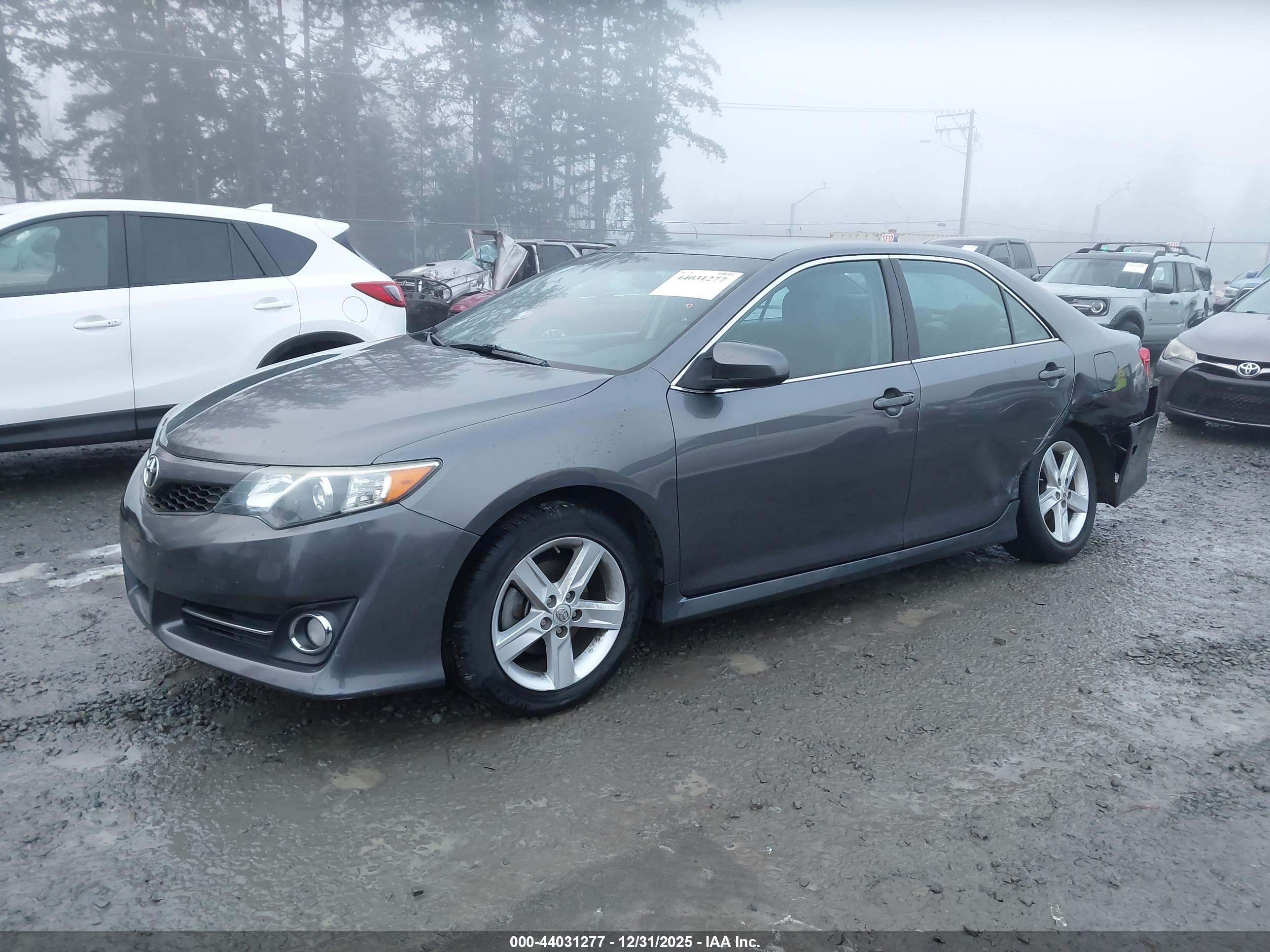 TOYOTA CAMRY image 2
