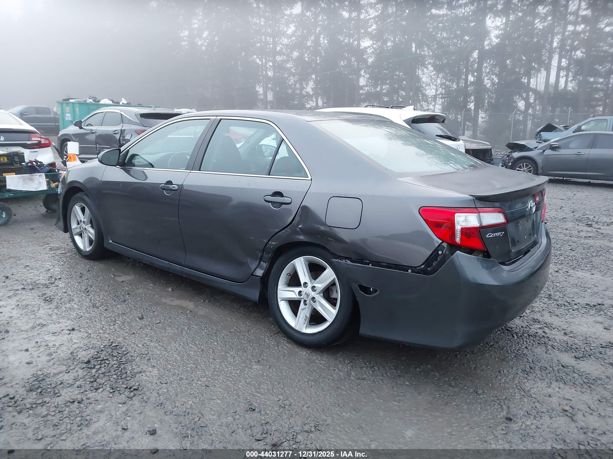 TOYOTA CAMRY image 3