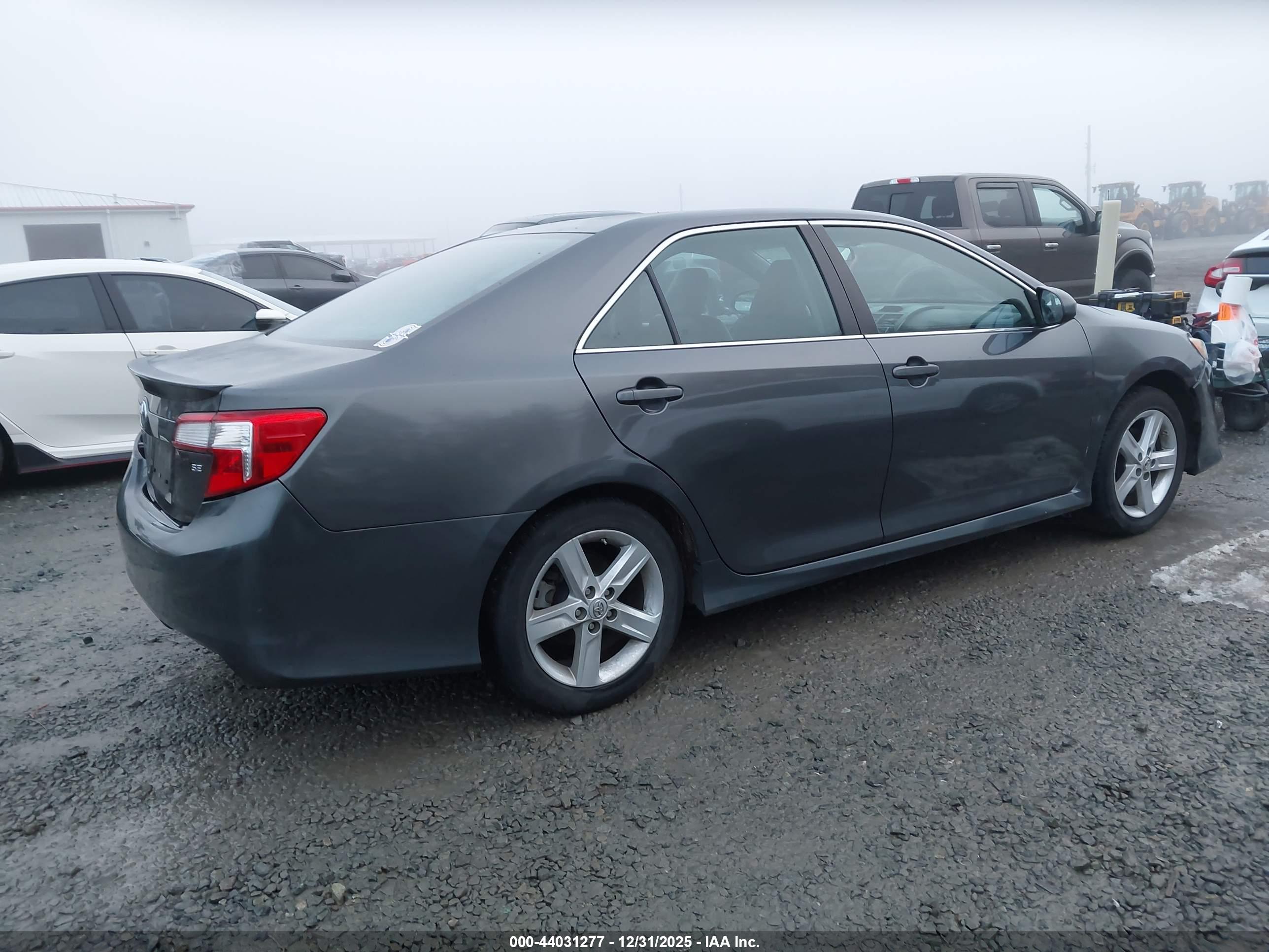 TOYOTA CAMRY image 4