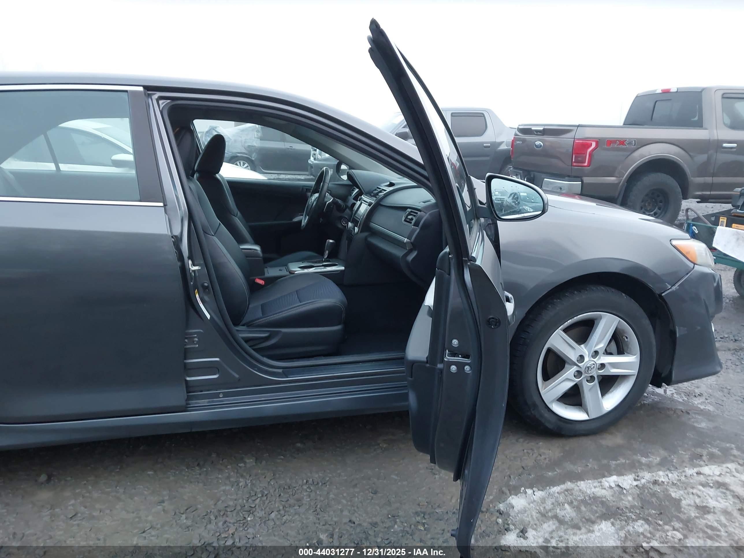 TOYOTA CAMRY image 5