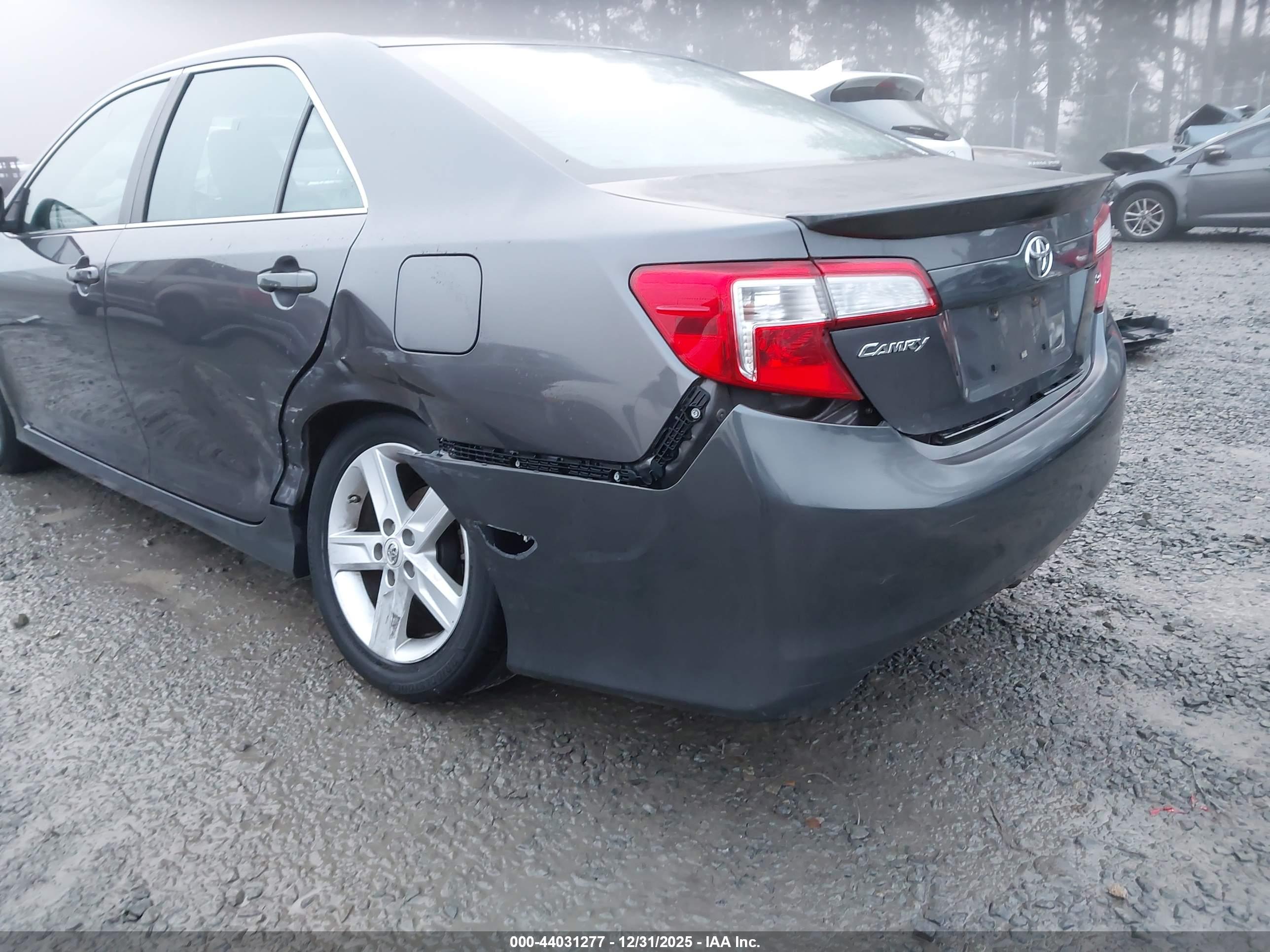 TOYOTA CAMRY image 6