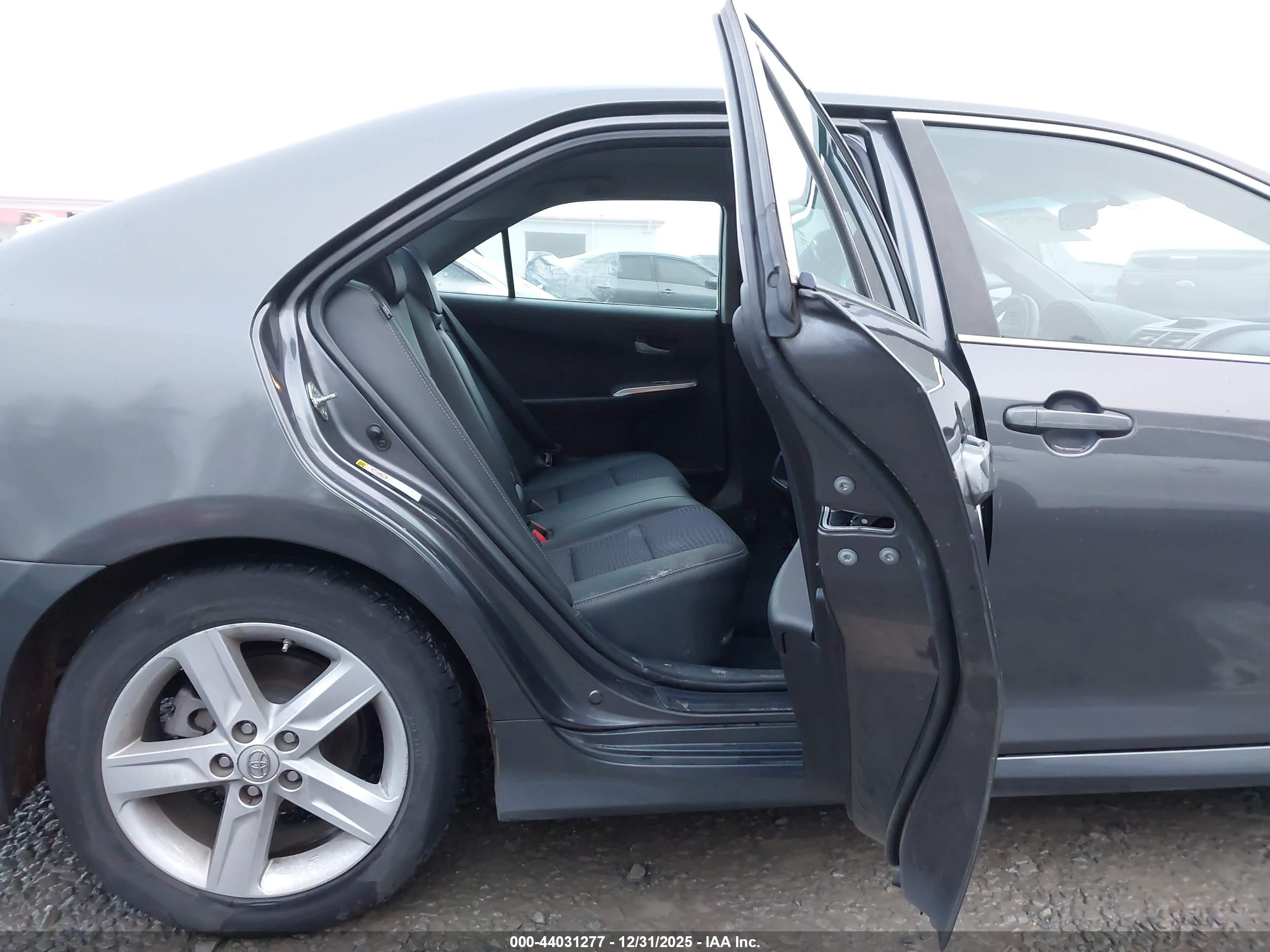 TOYOTA CAMRY image 8