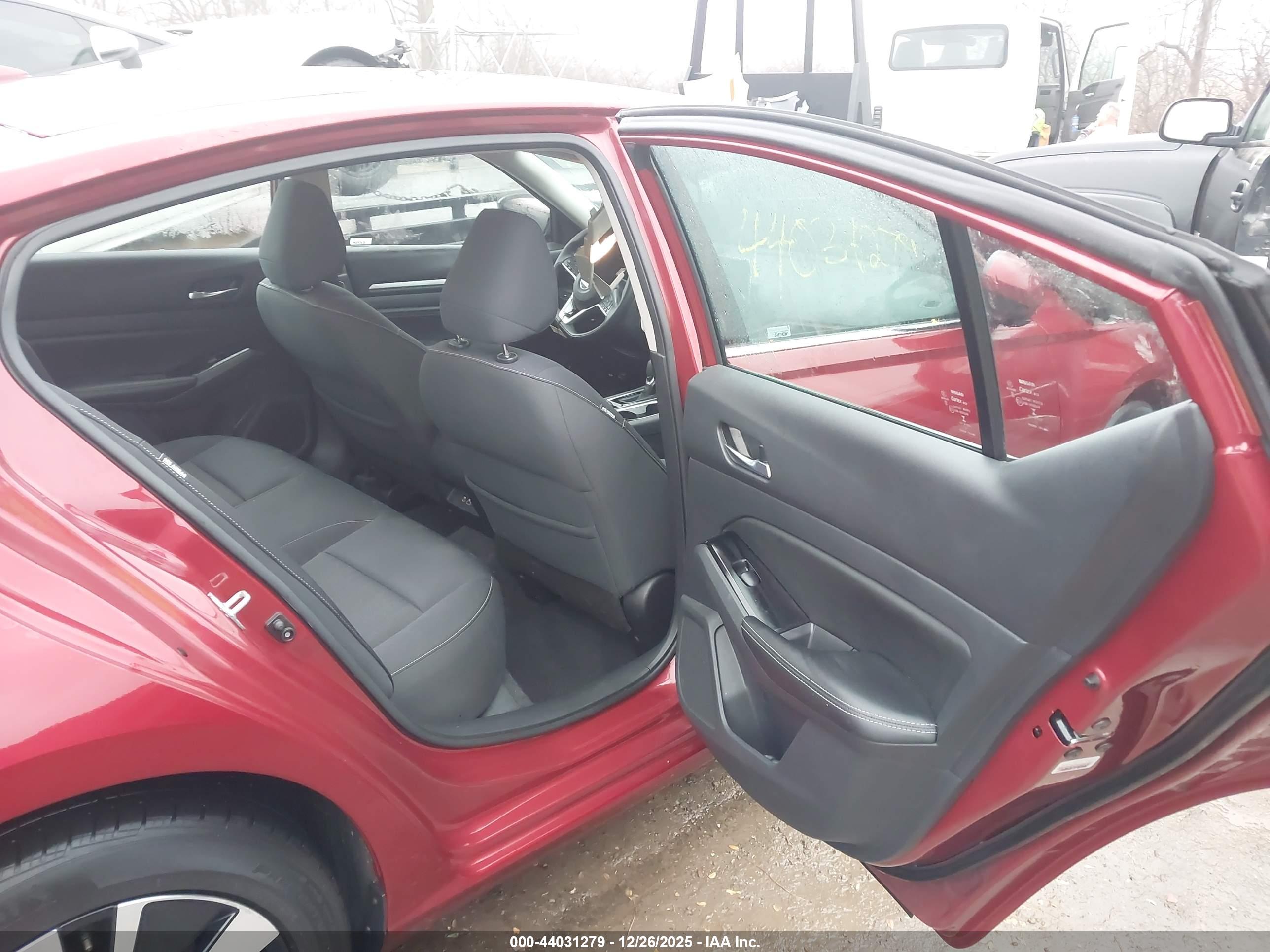NISSAN ALTIMA image 8