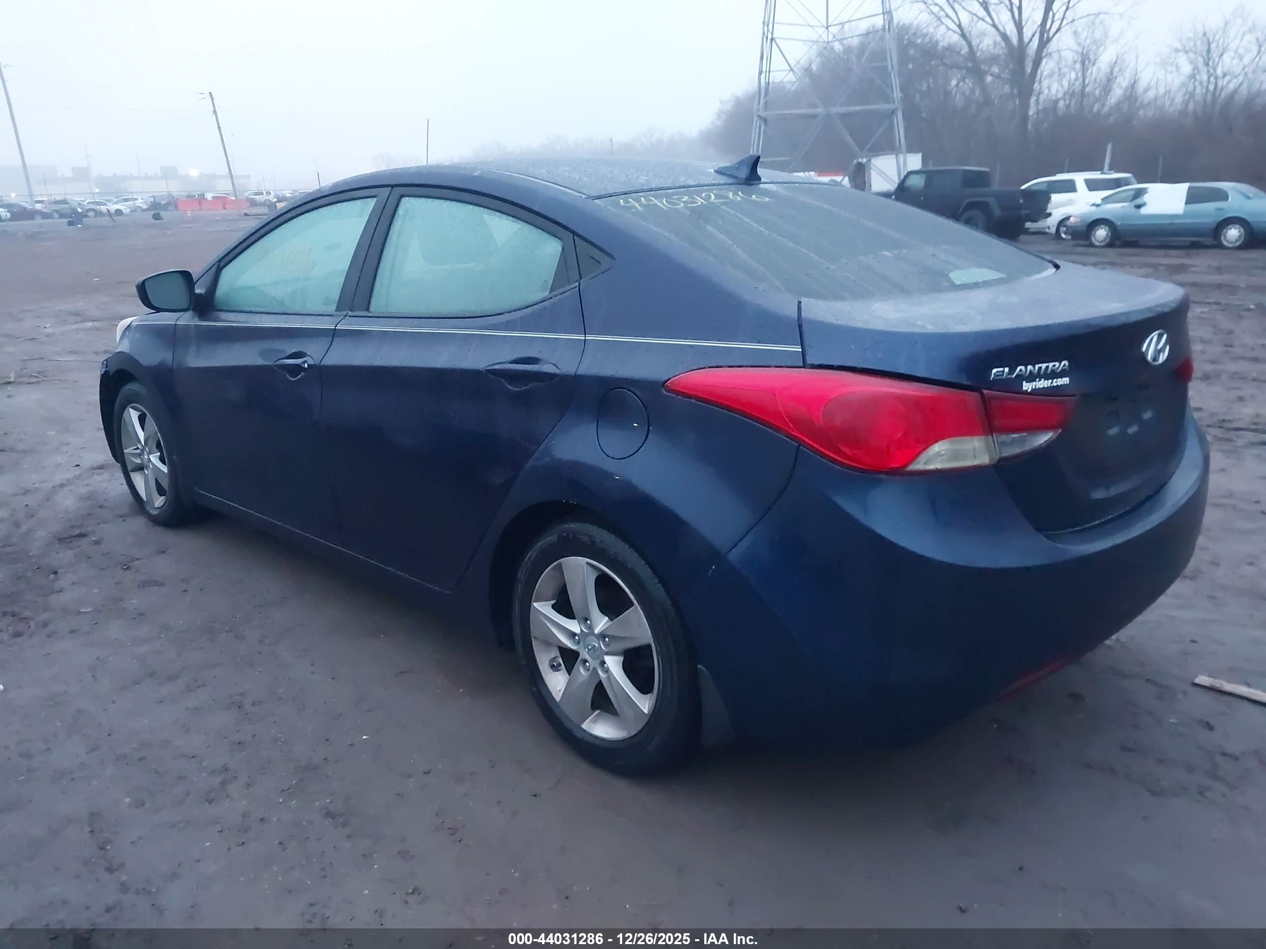 HYUNDAI ELANTRA image 3