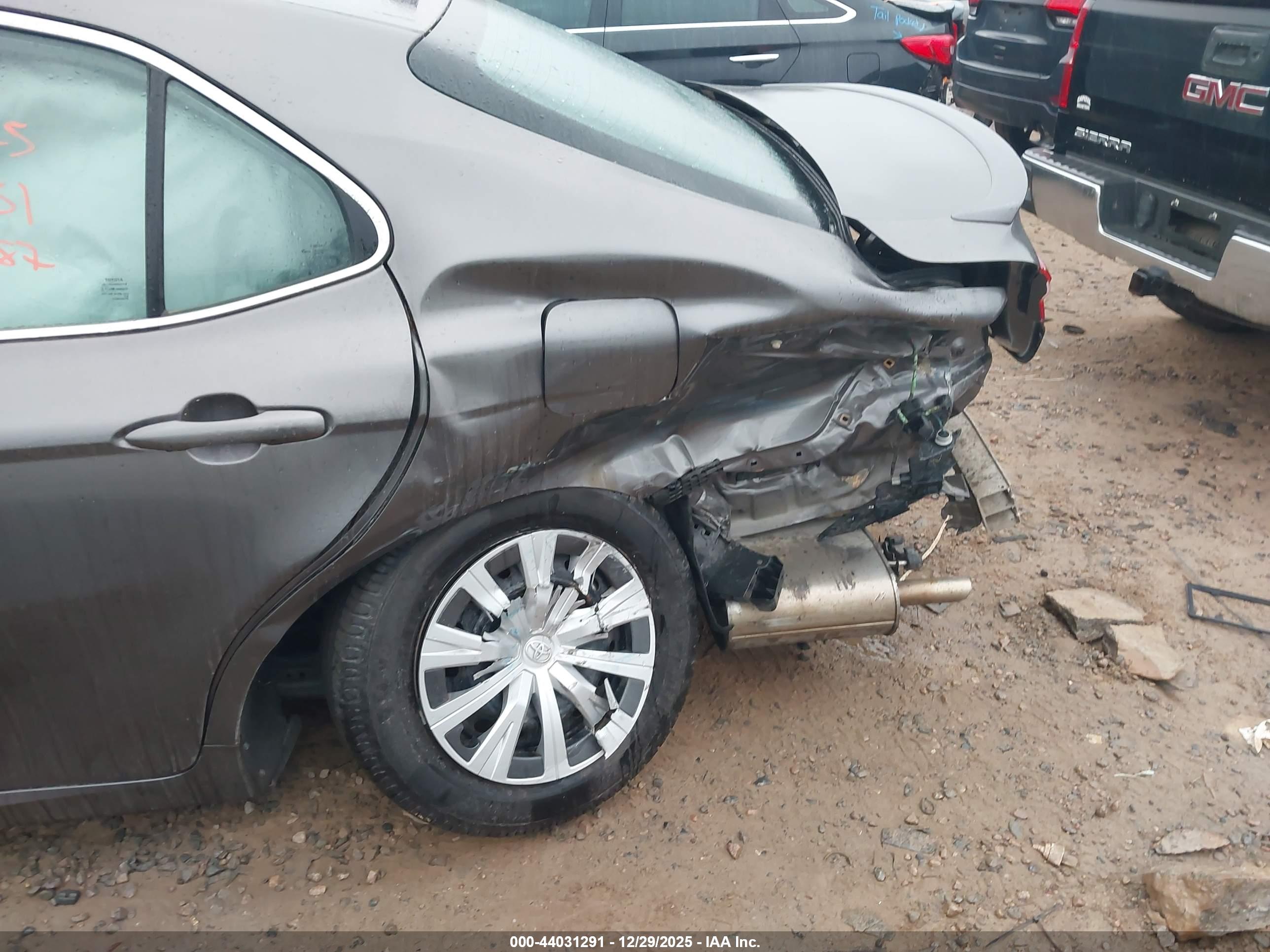 TOYOTA CAMRY image 6