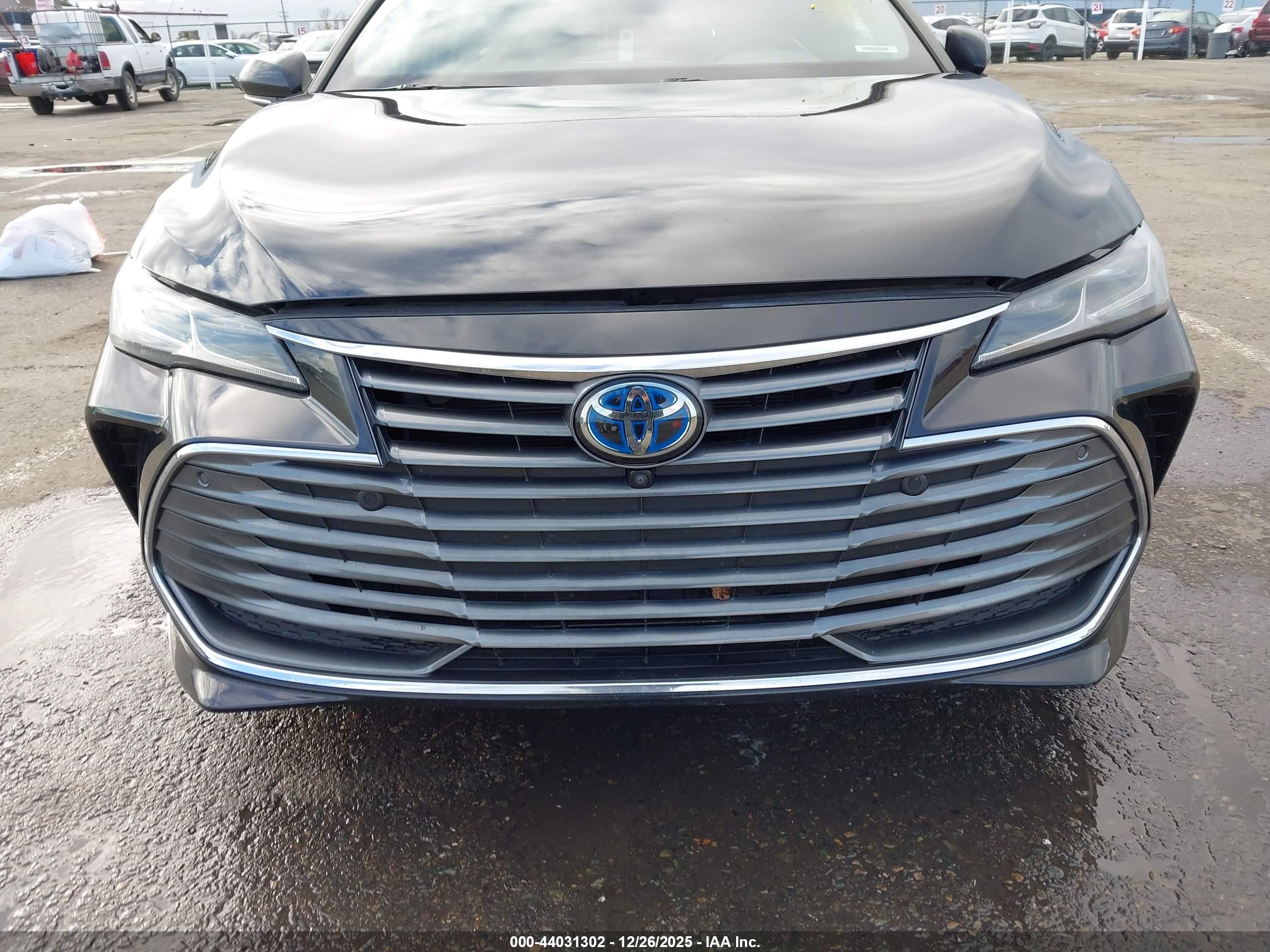 TOYOTA AVALON image 6