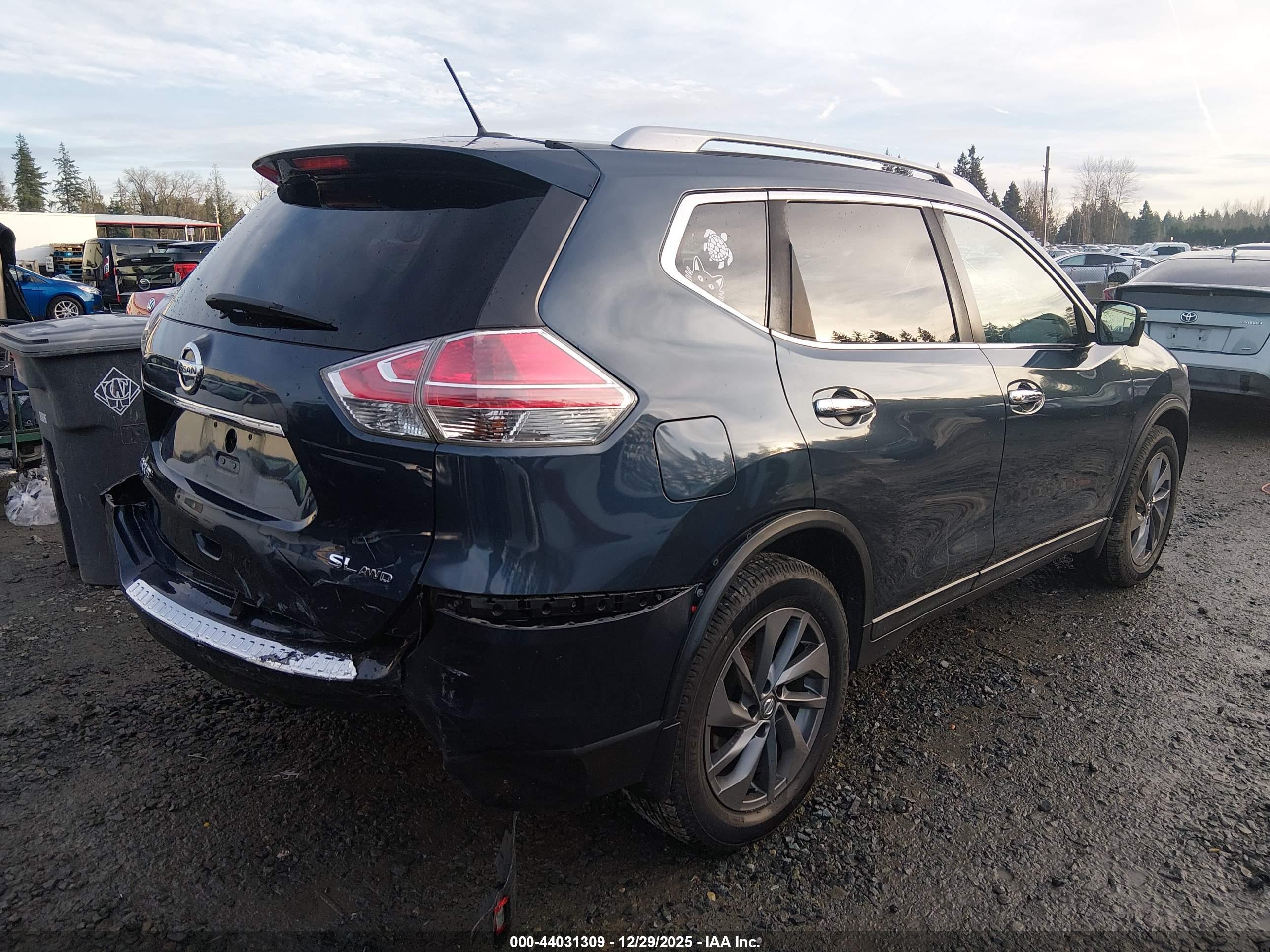 NISSAN ROGUE image 4