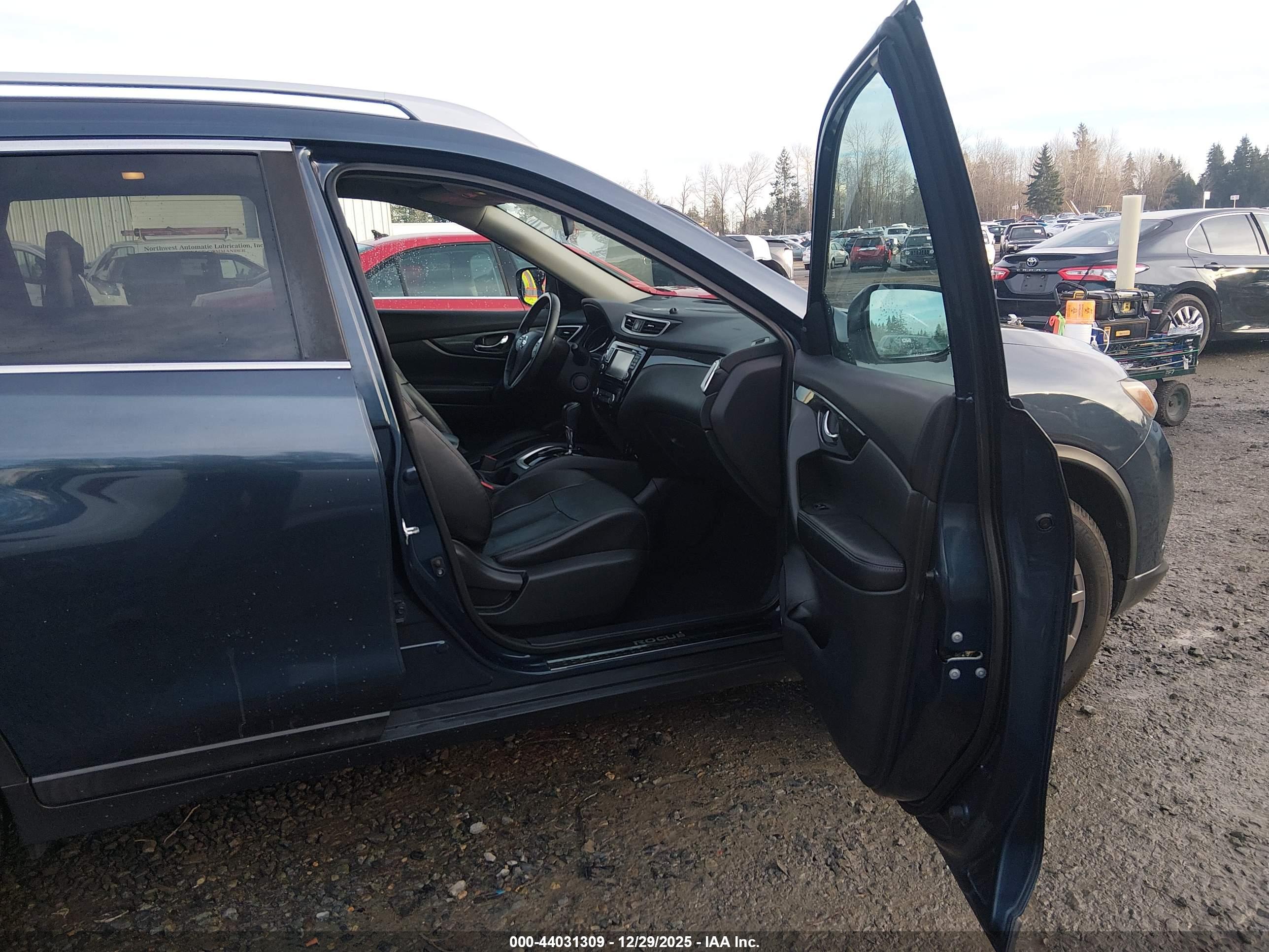 NISSAN ROGUE image 5