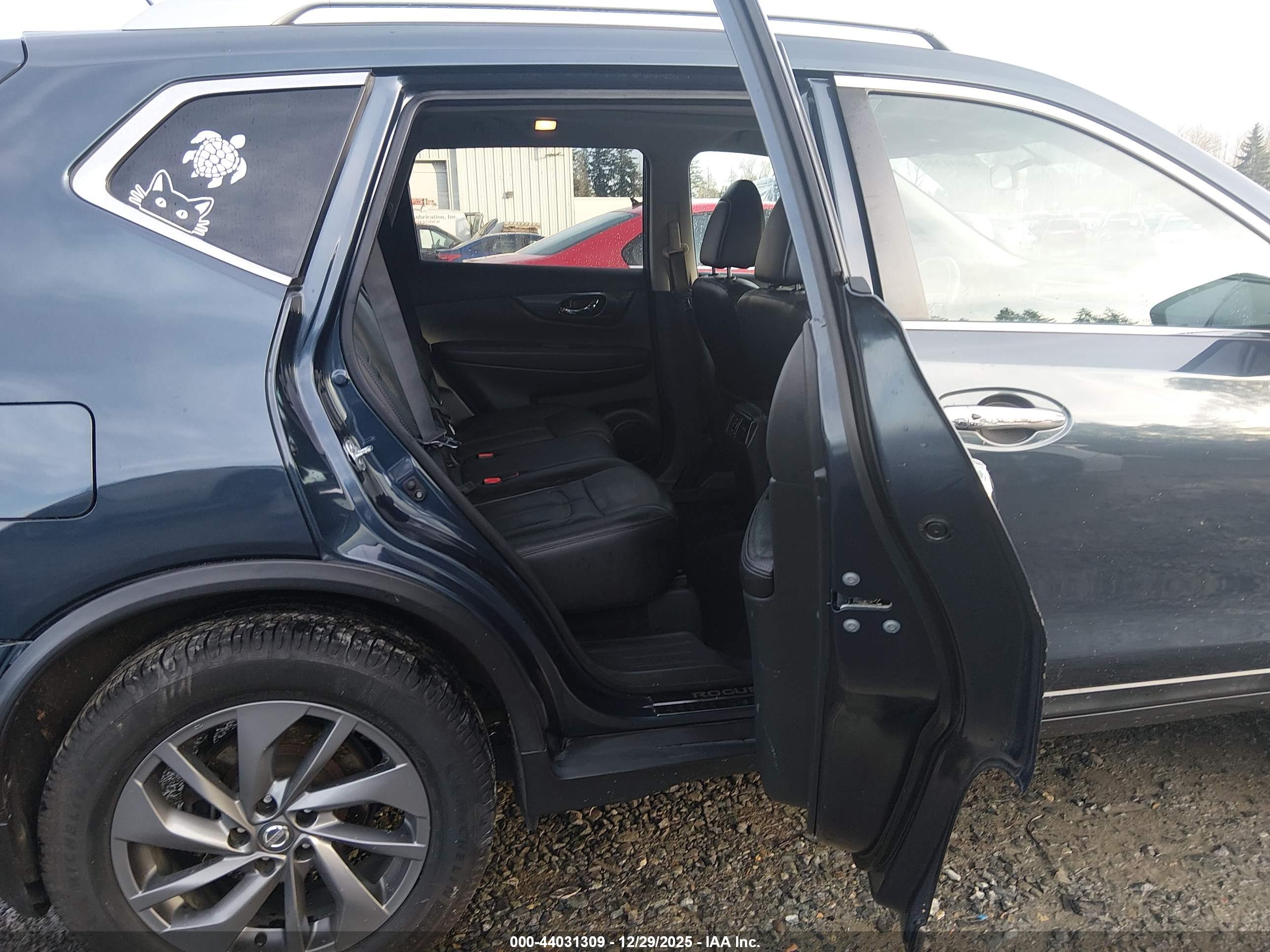 NISSAN ROGUE image 8