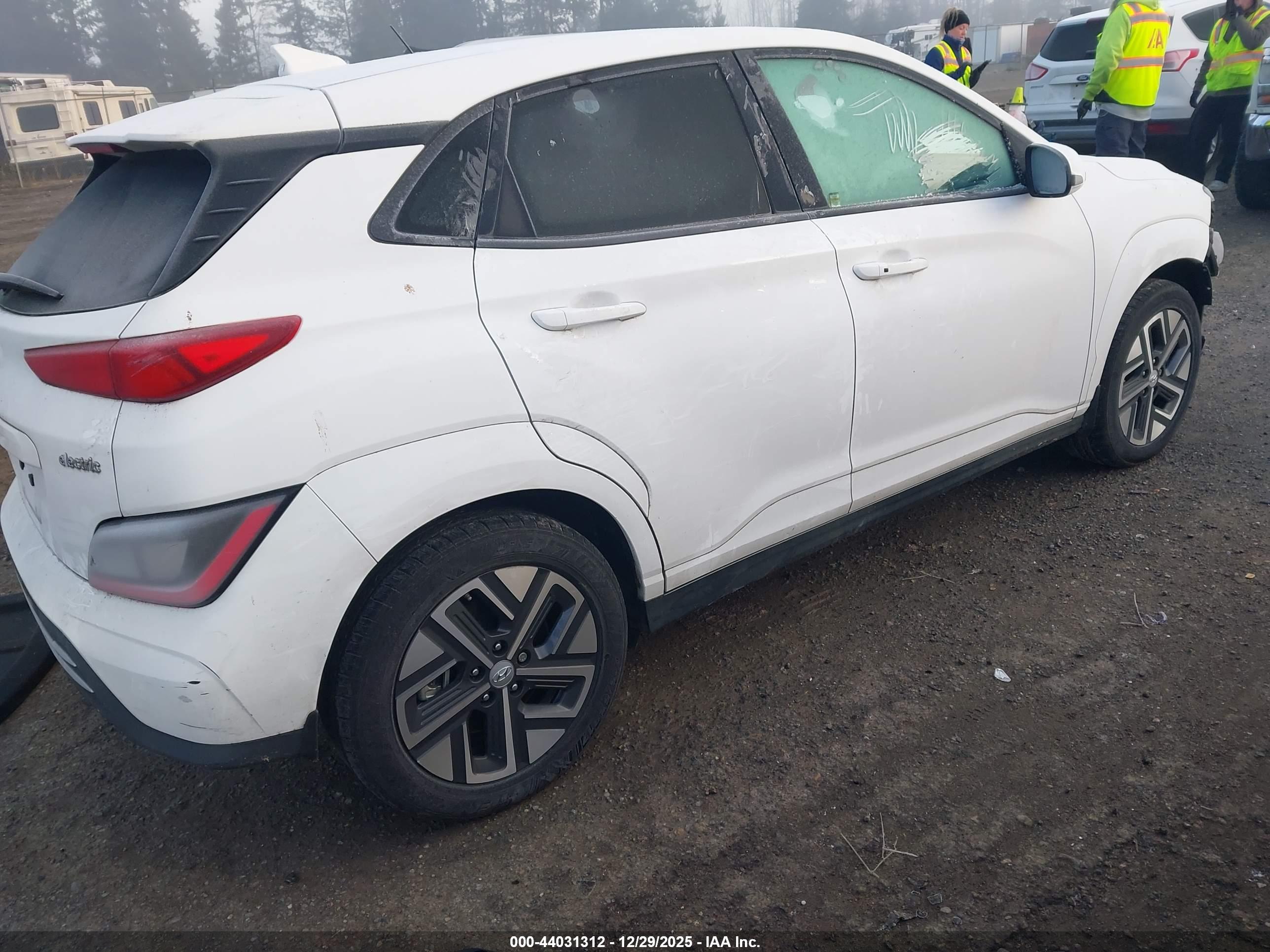 HYUNDAI KONA image 4