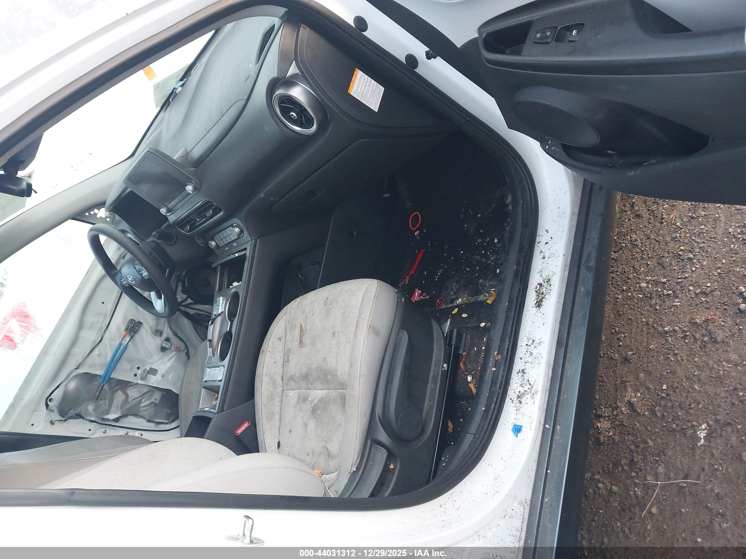 HYUNDAI KONA image 5