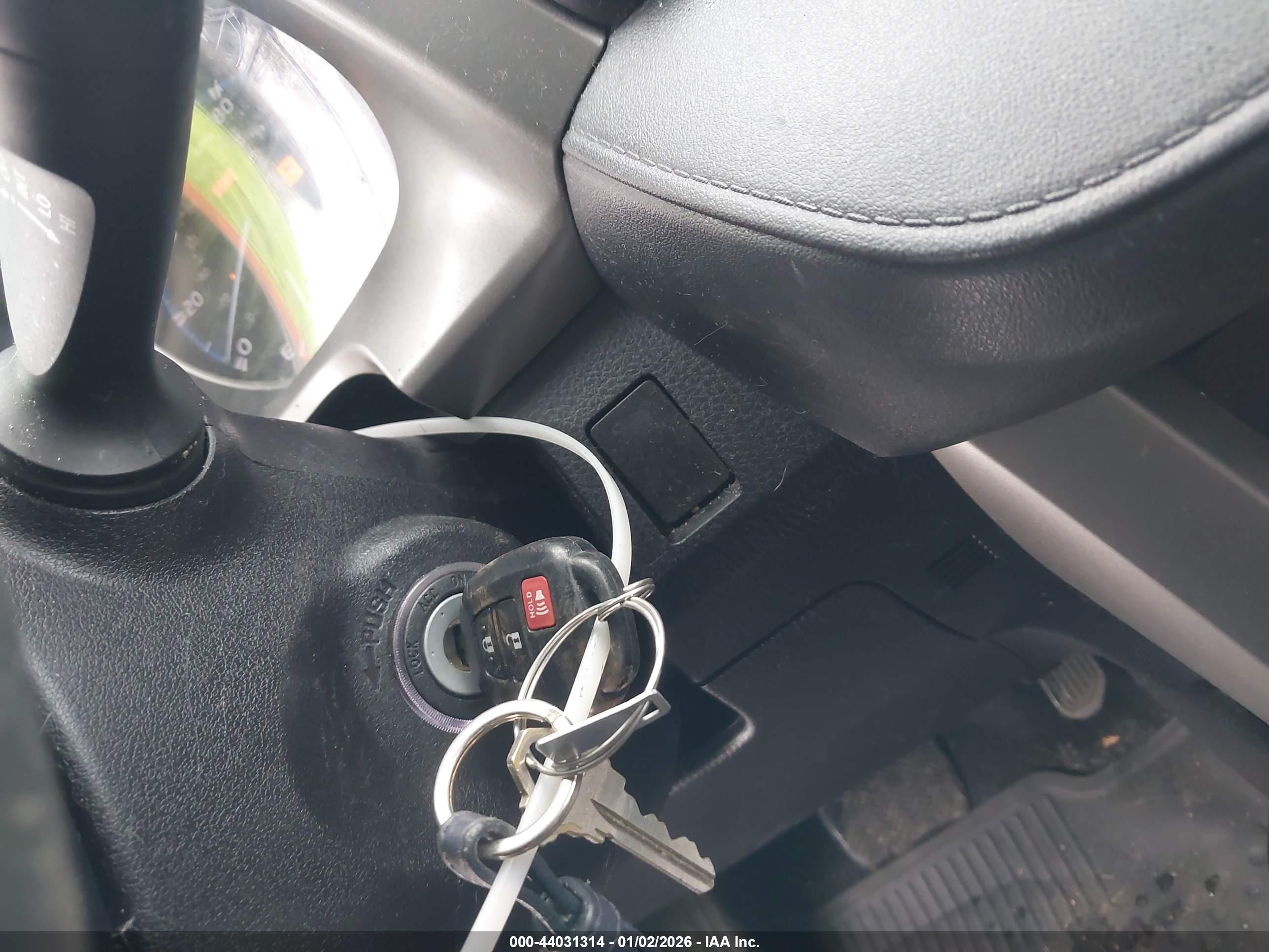 TOYOTA RAV4 image 11