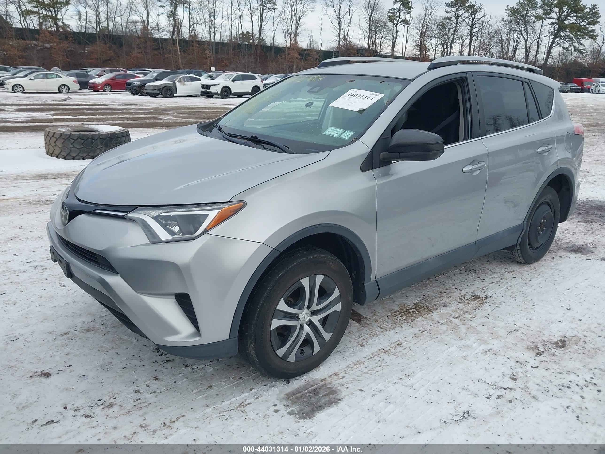 TOYOTA RAV4 image 2