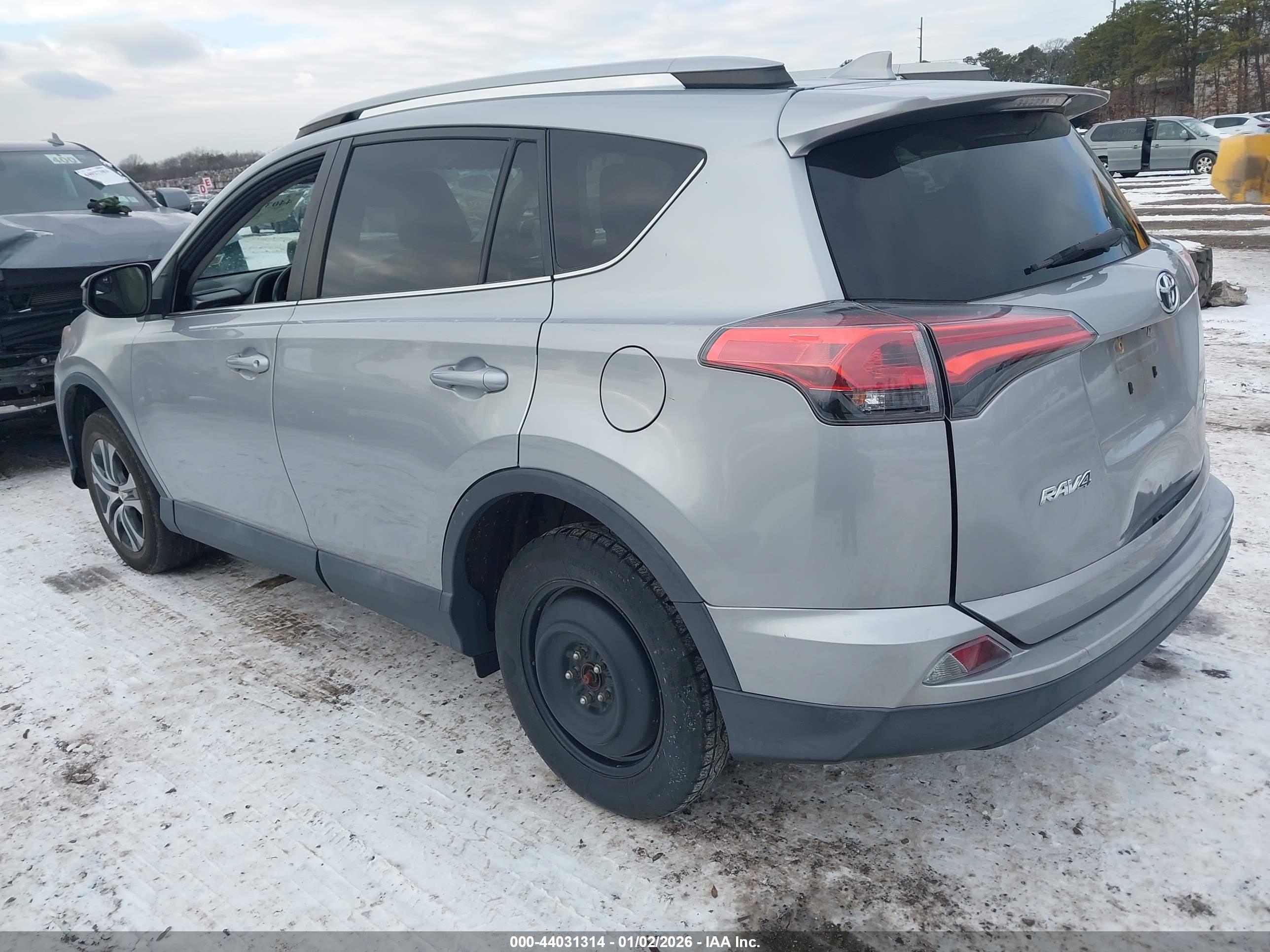 TOYOTA RAV4 image 3