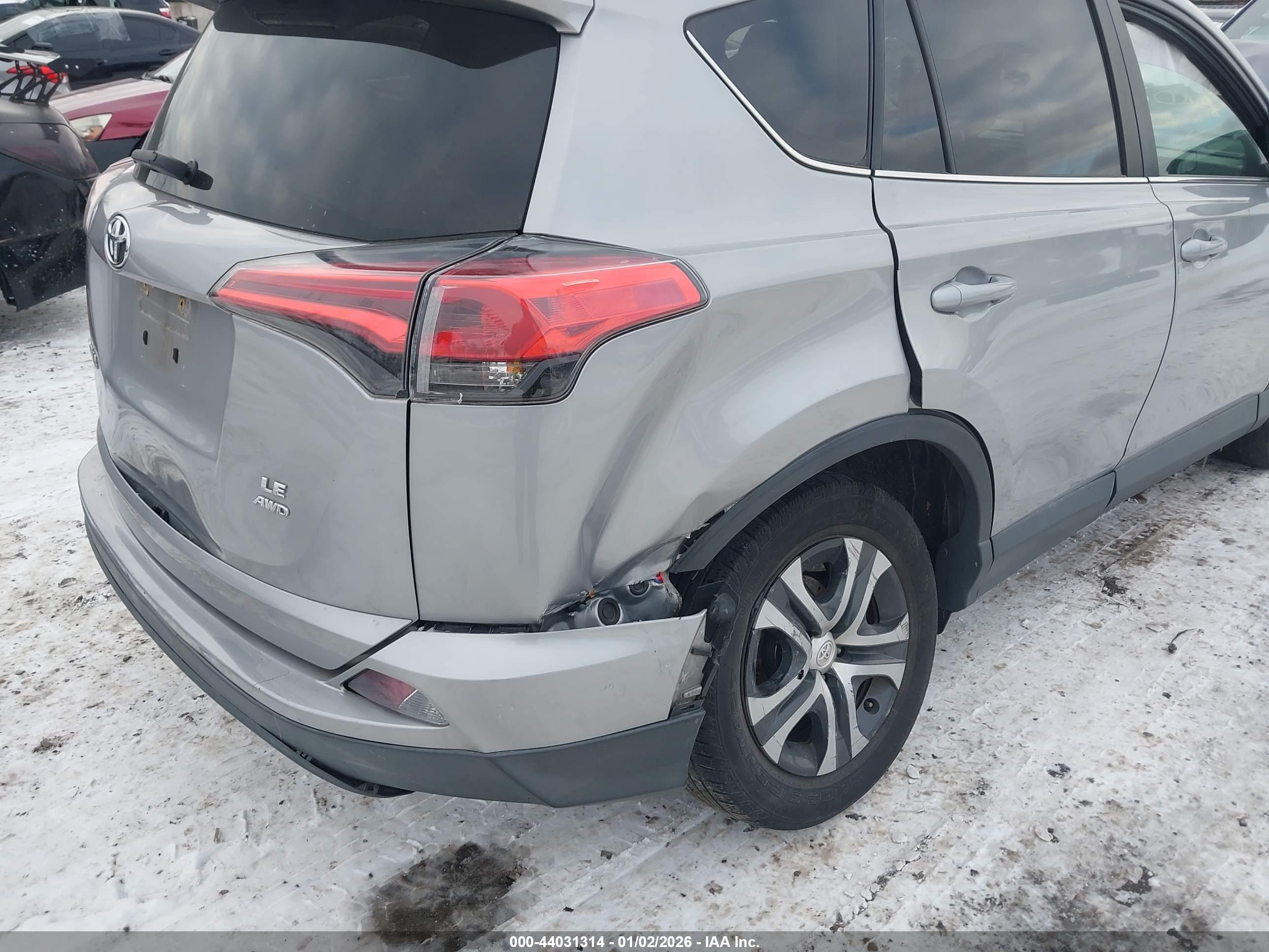 TOYOTA RAV4 image 6