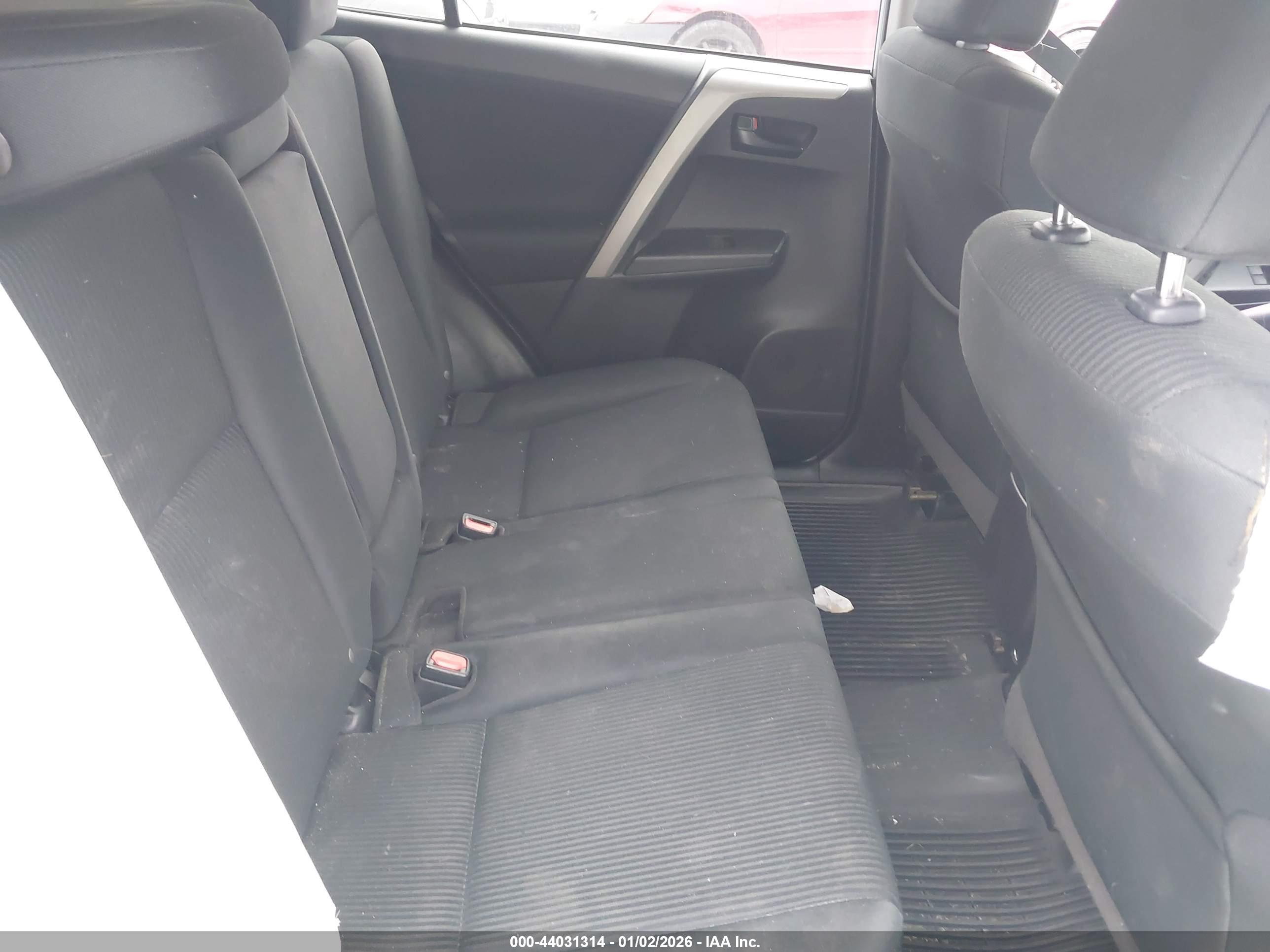 TOYOTA RAV4 image 8