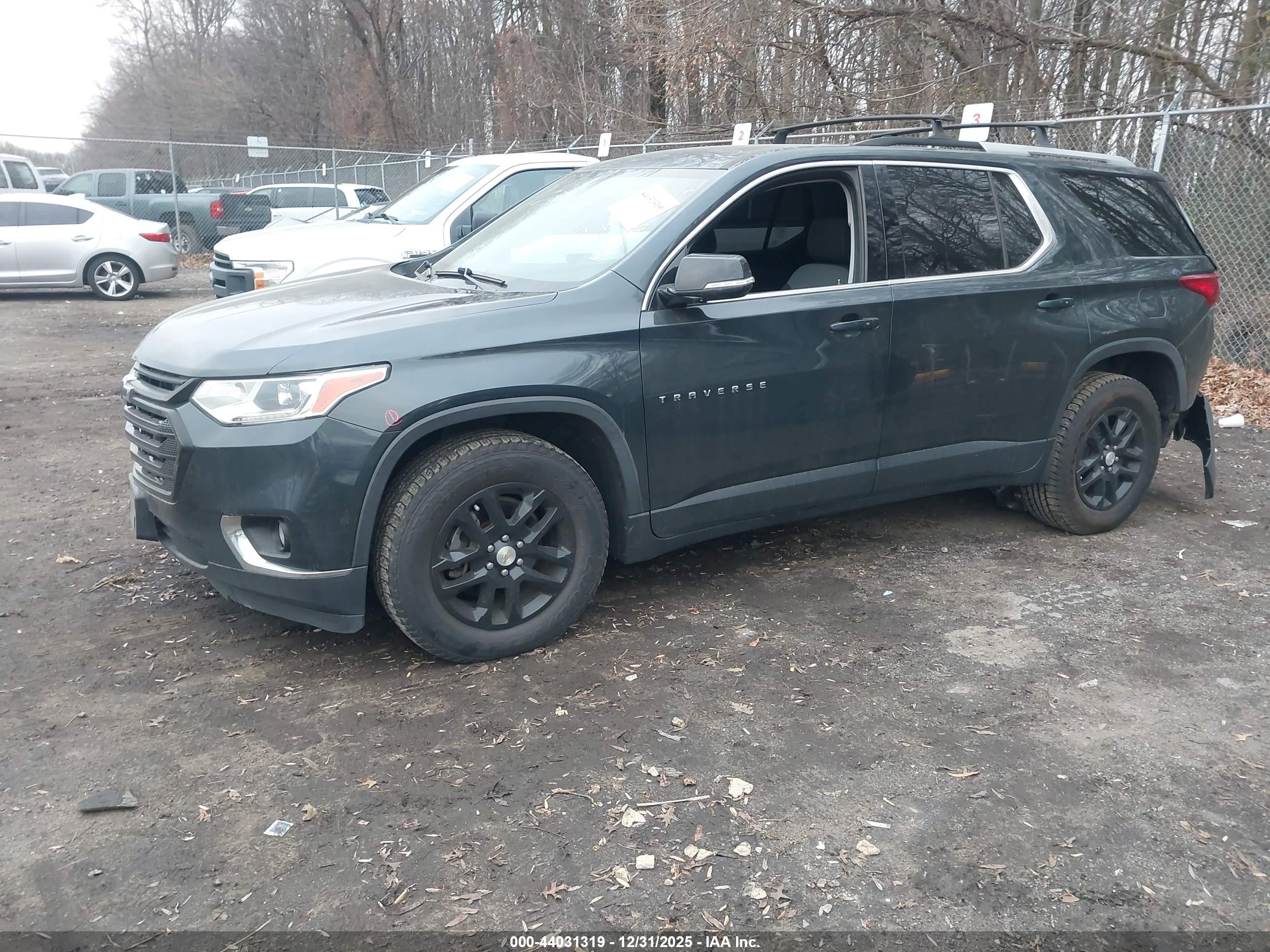 CHEVROLET TRAVERSE image 2