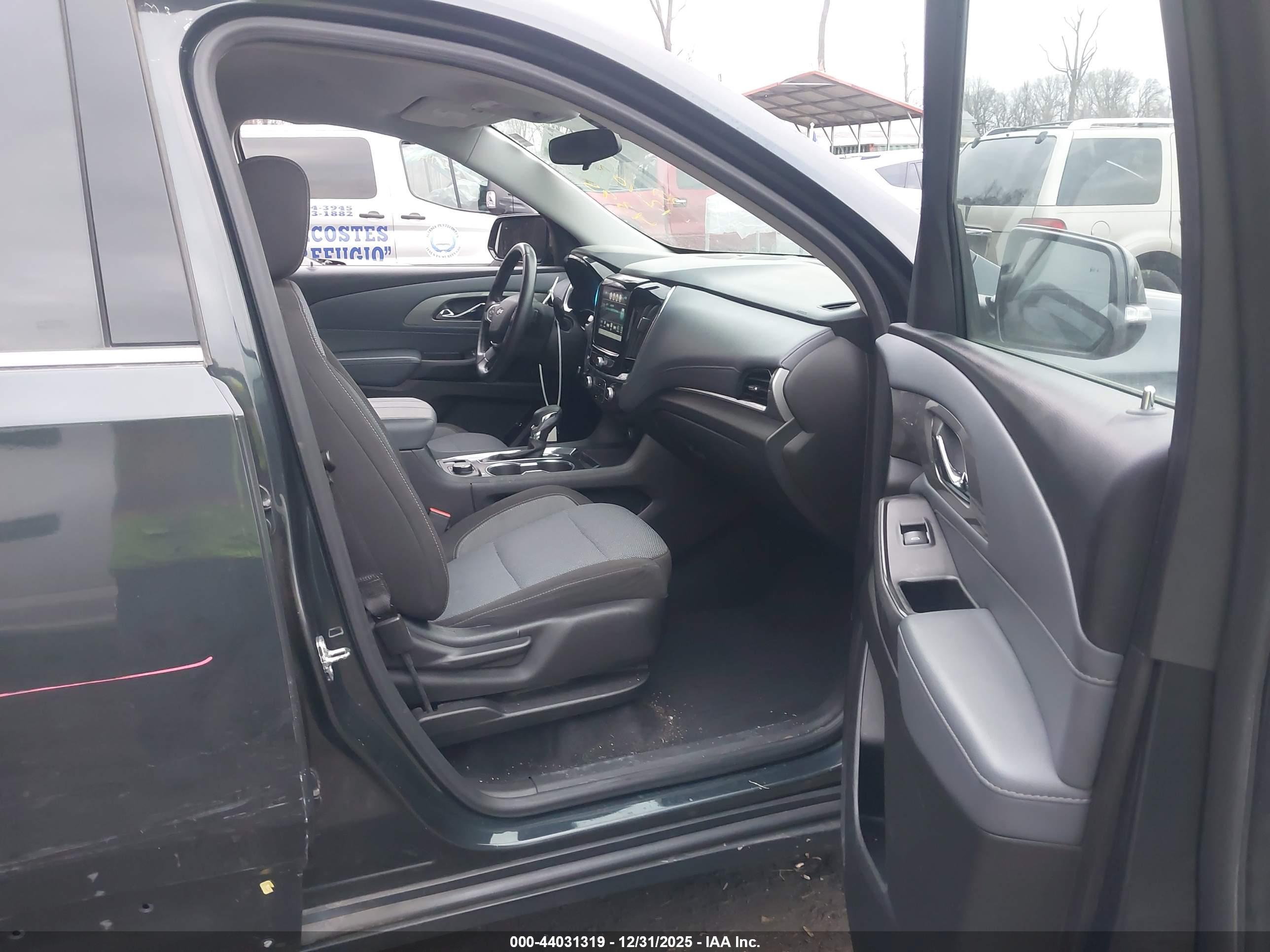 CHEVROLET TRAVERSE image 5