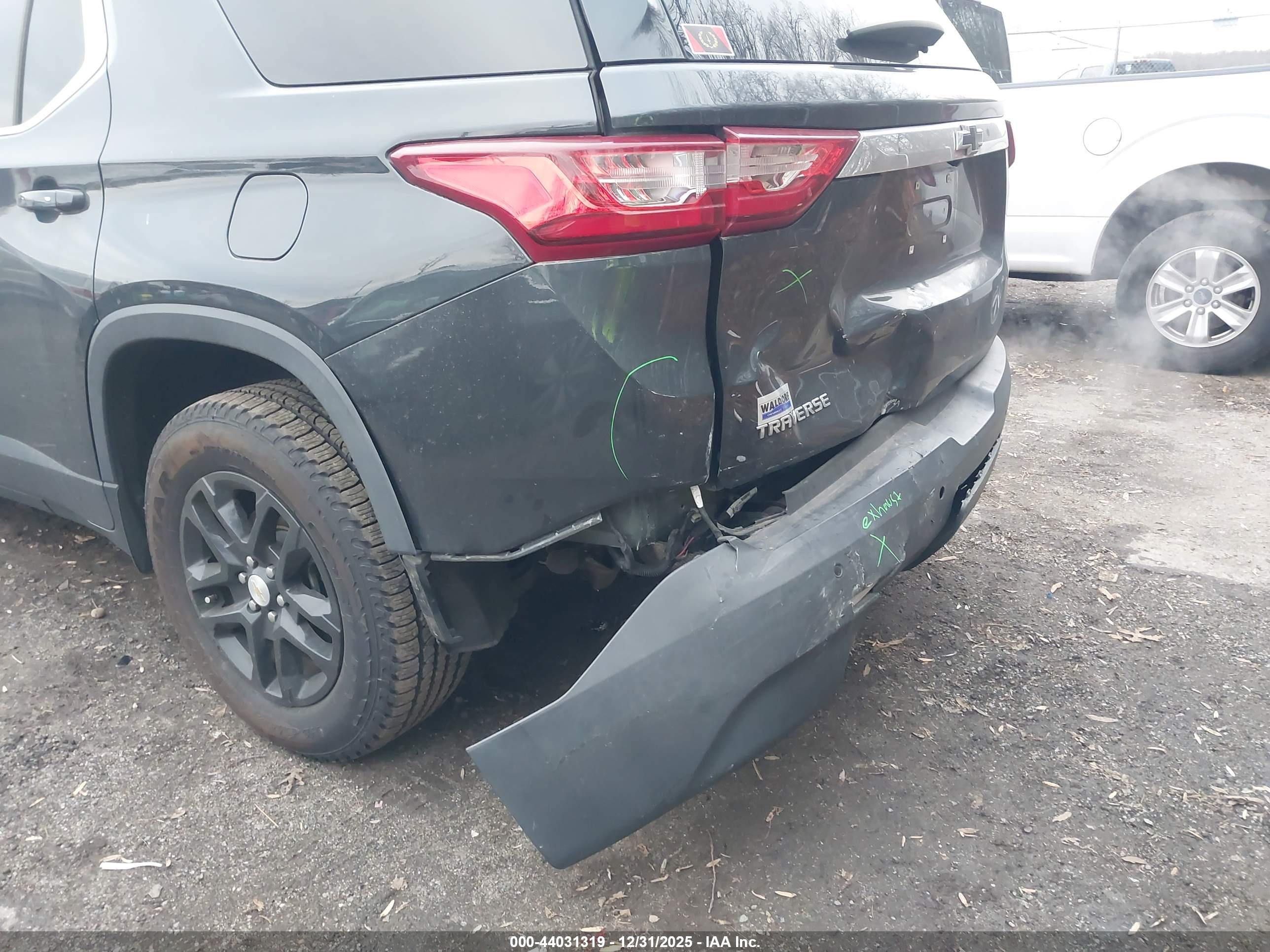 CHEVROLET TRAVERSE image 6