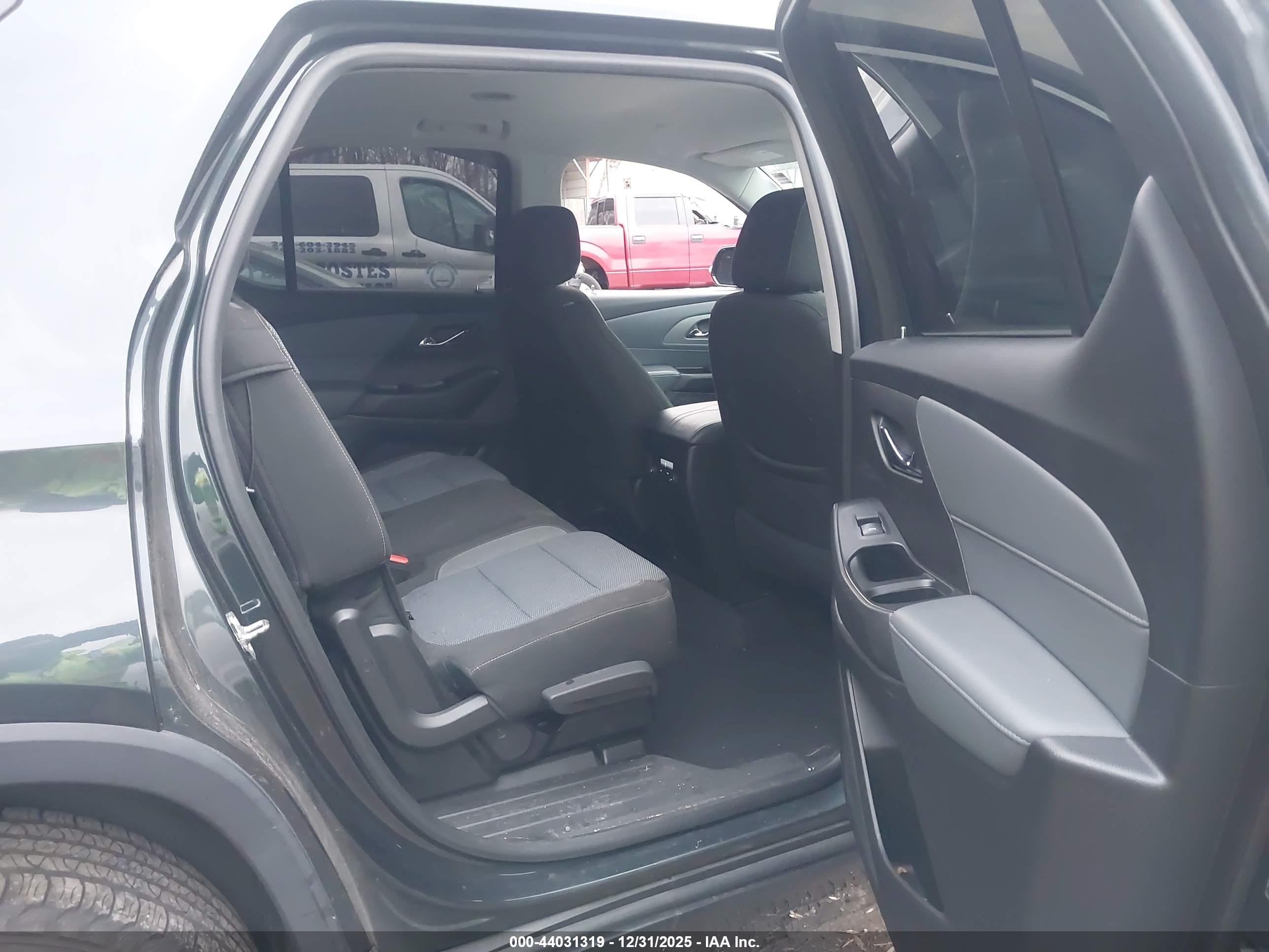 CHEVROLET TRAVERSE image 8