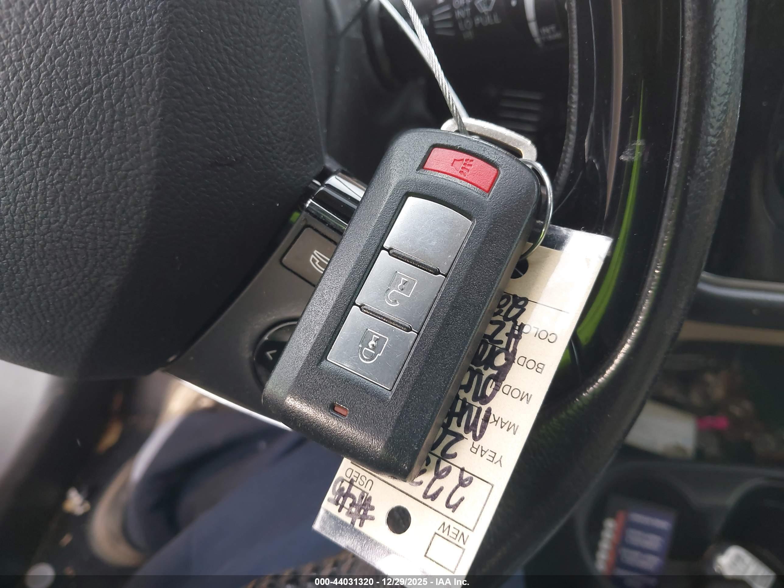 MITSUBISHI OUTLANDER image 11