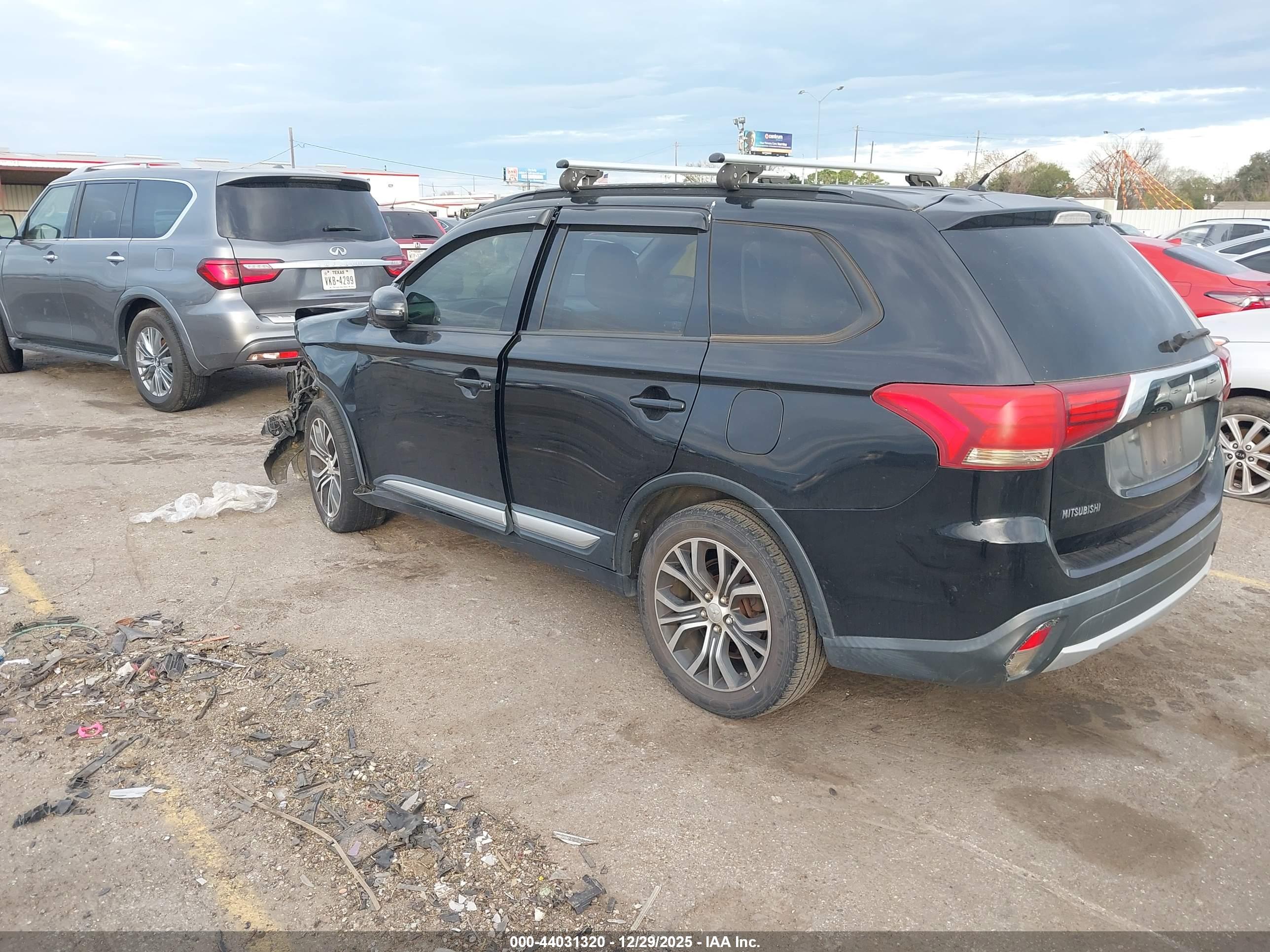 MITSUBISHI OUTLANDER image 3