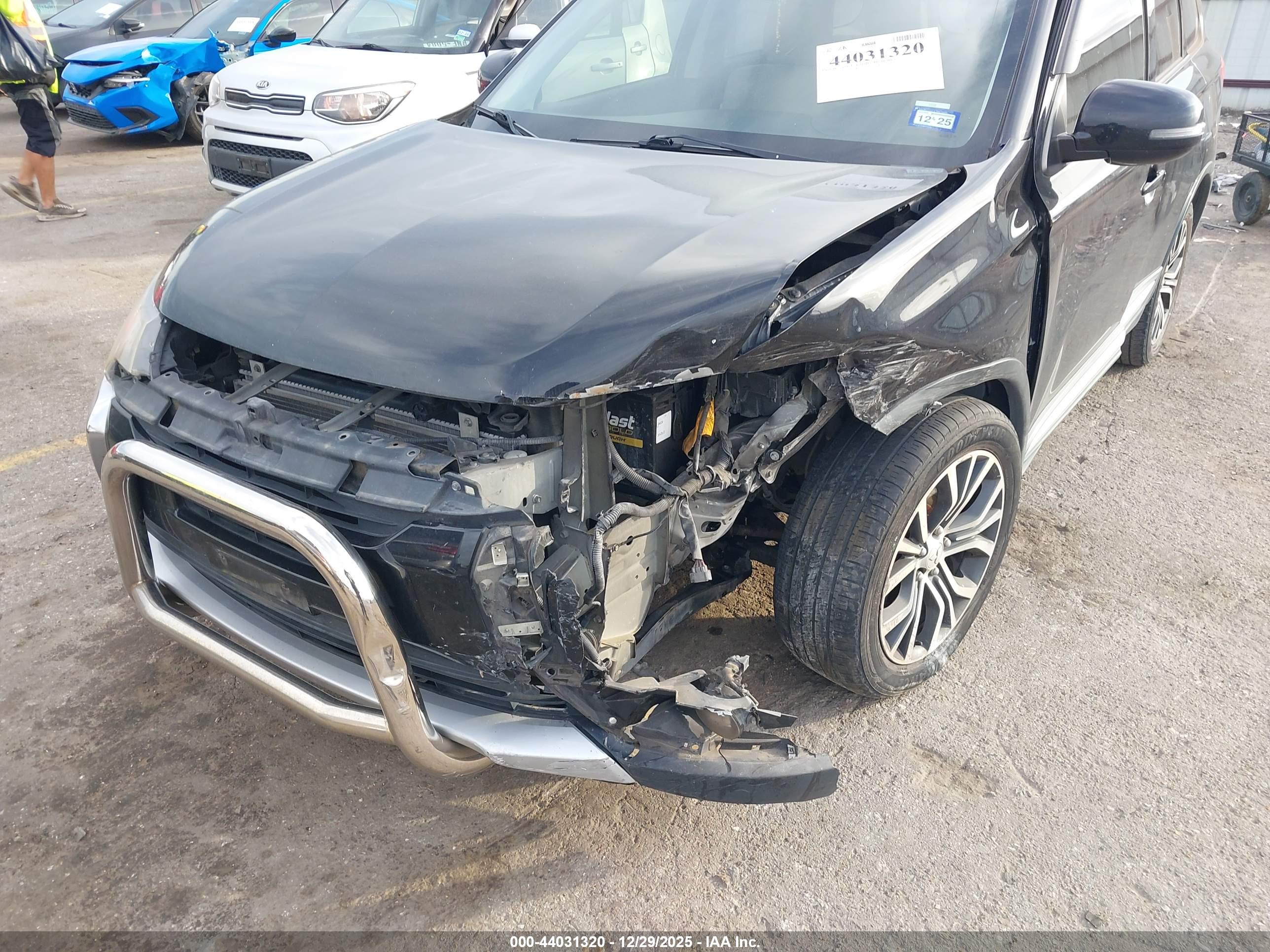 MITSUBISHI OUTLANDER image 6