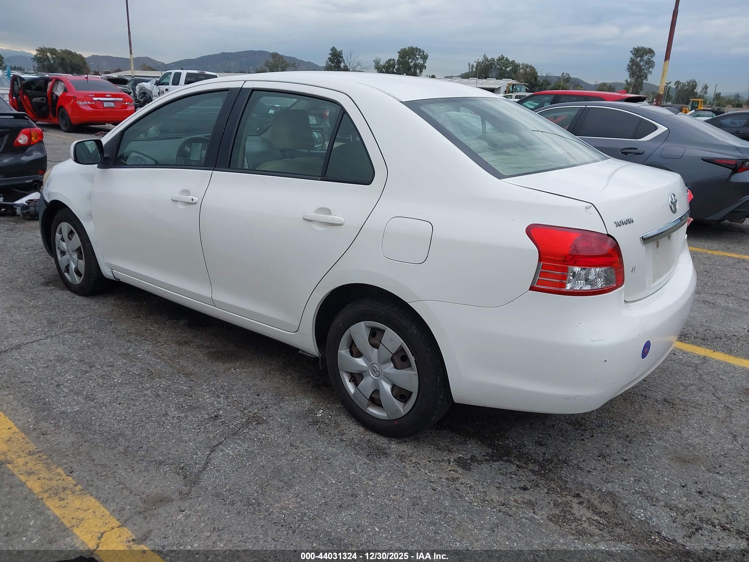TOYOTA YARIS image 3
